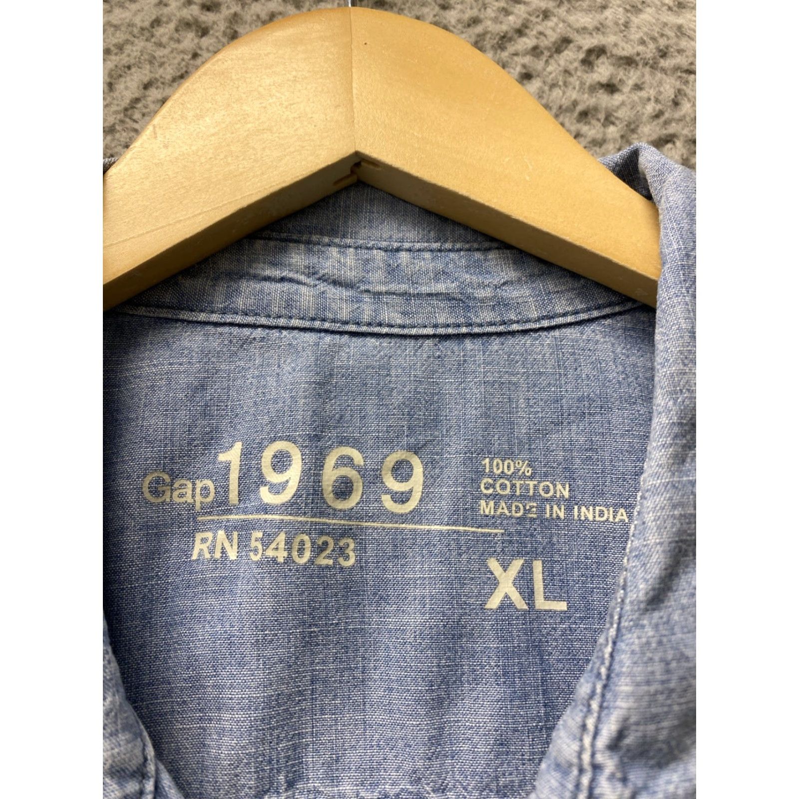 Gap VINTAGE Gap 1969 Denim Shirt Womens XL Blue Front Western Long Sleeve Button-Up Collared Solid 100% Cotton Size XL / US 12-14 / IT 48-50 - 4 Thumbnail