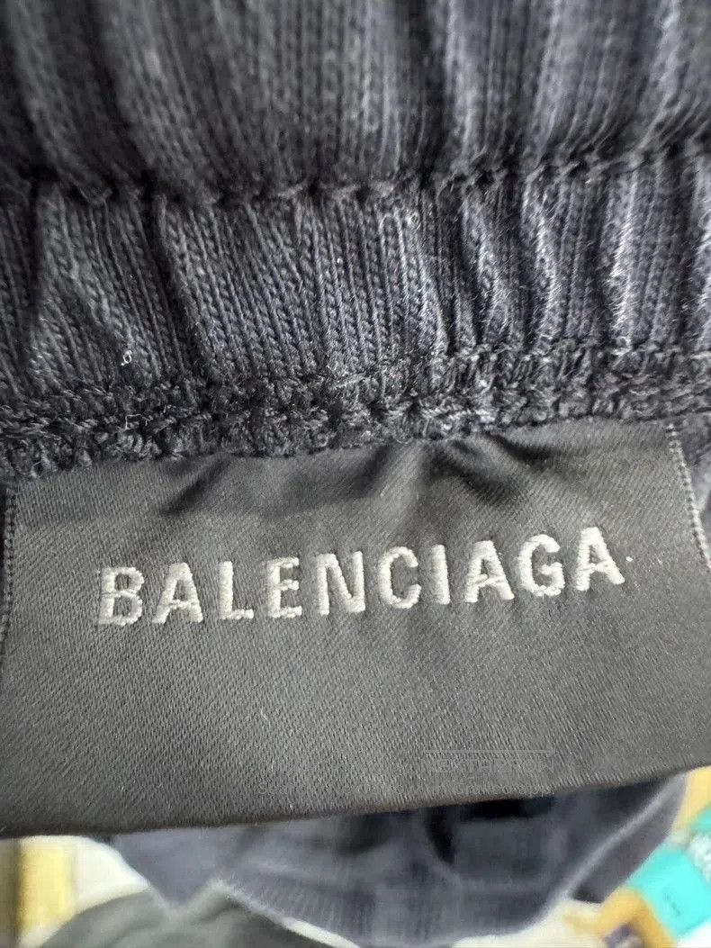 Balenciaga Balenciaga 23Fall Washed Distressed Sweatpants. Size US 26 / EU 42 - 5 Thumbnail