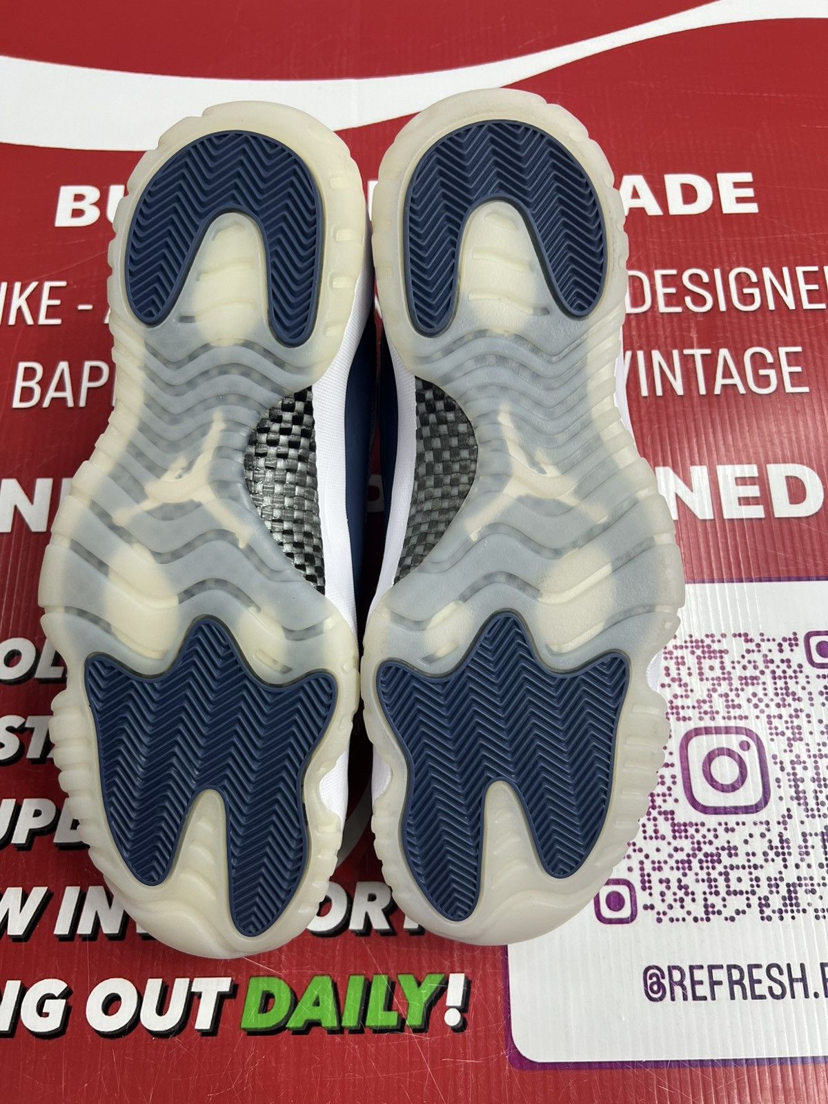 Jordan Brand Air Jordan 11 Low Diffused Blue Size 13 Size US 13 / EU 46 - 6 Thumbnail