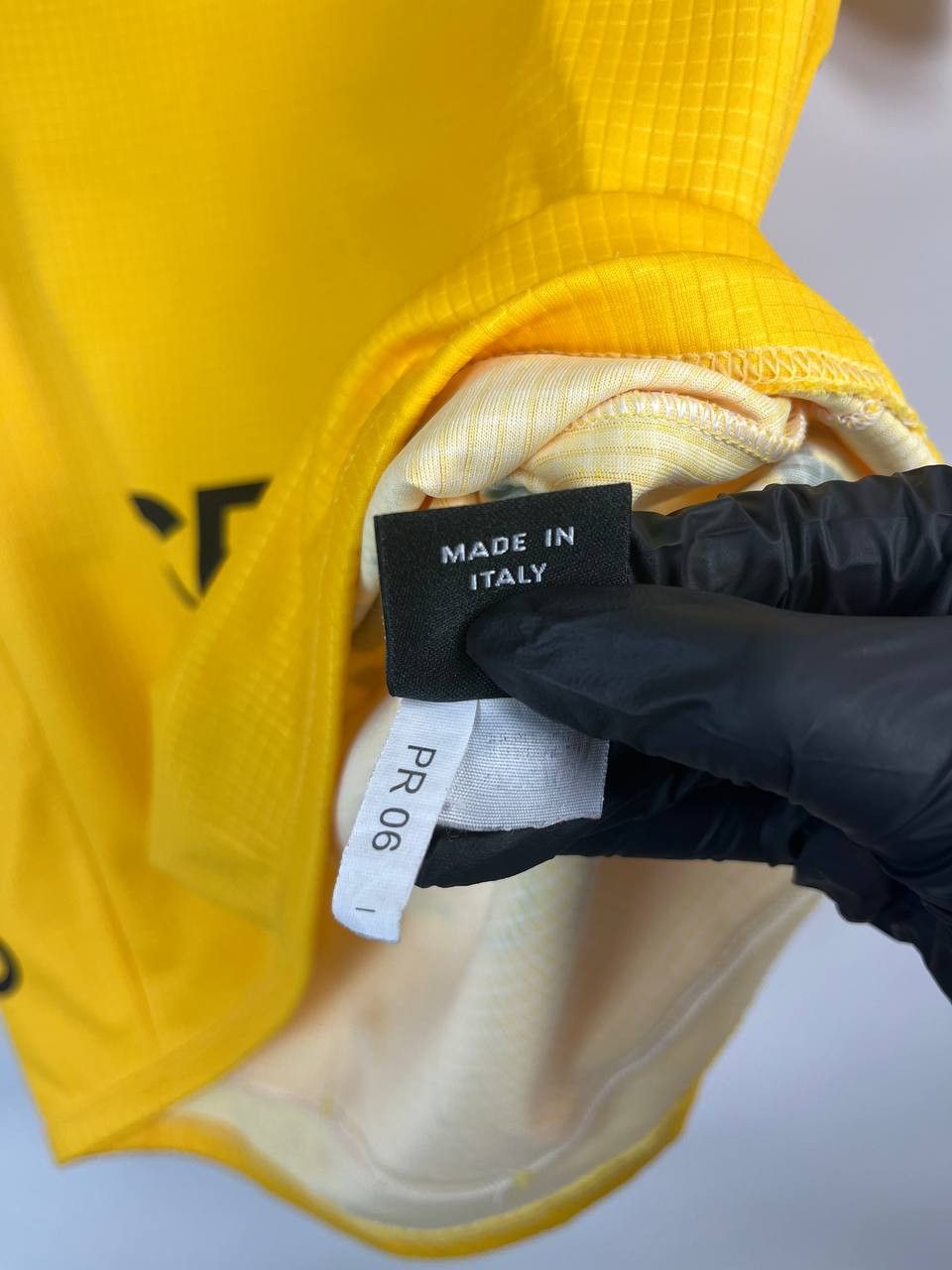Gear for Sports CASTELLI Credit Suisse Cycling Jersey Yellow Size XL Size US XL / EU 56 / 4 - 5 Thumbnail