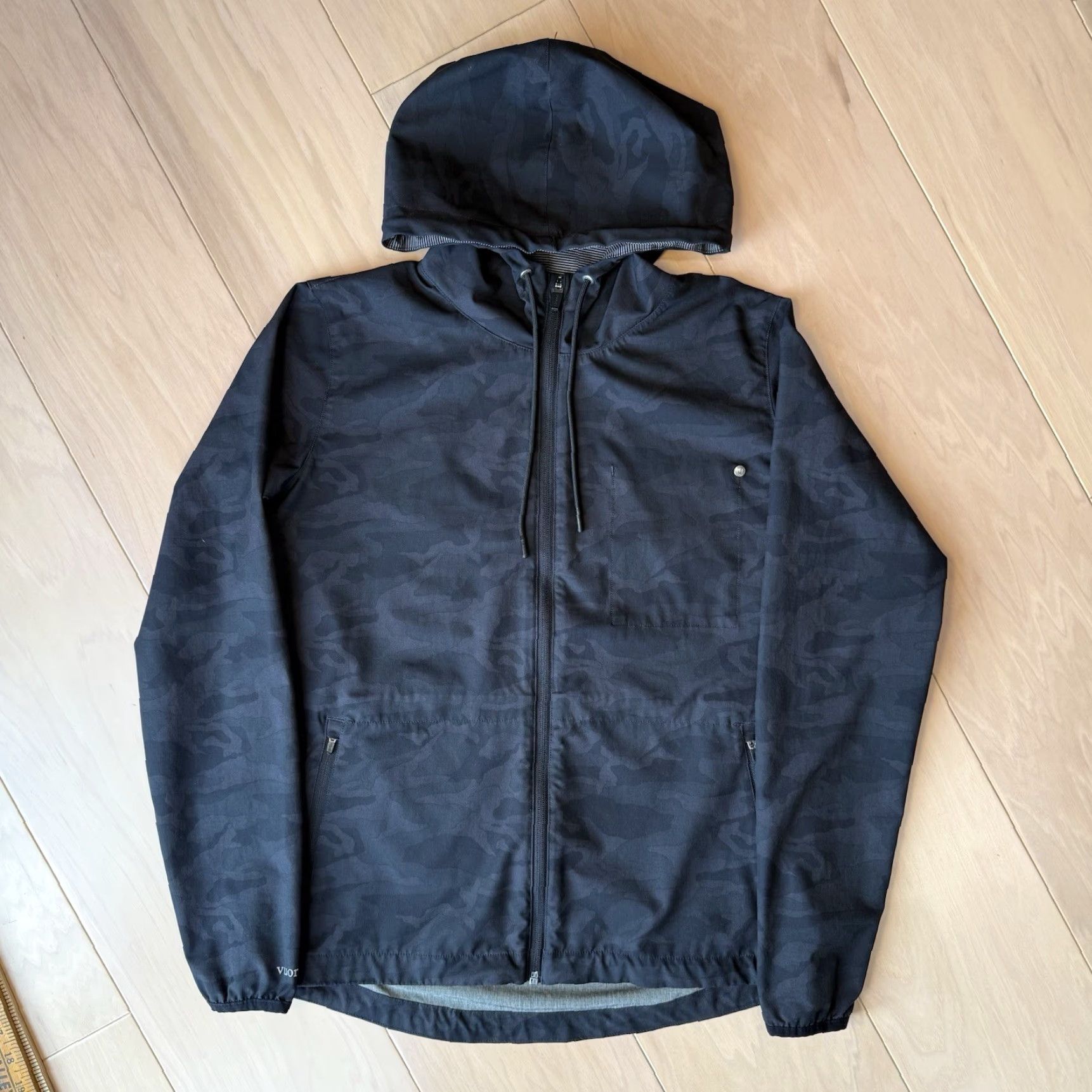 Vuori Vuori Outdoor Trainer Shell S Black Multicolor Camouflage Full Zip Windbreaker Jacket Womens Small Zip Hooded All Seasons Size S / US 4 / IT 40 - 2 Thumbnail