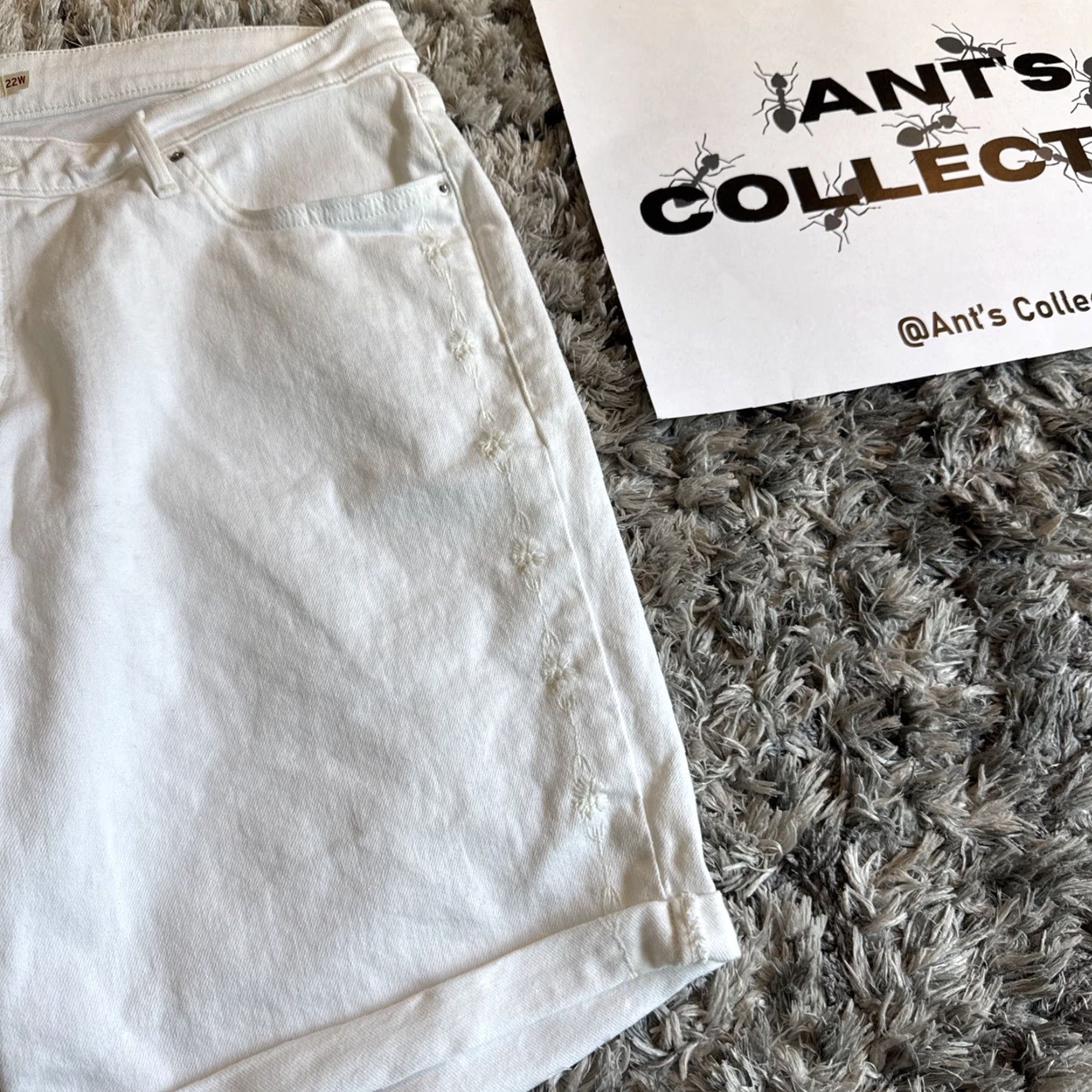 Levi's VINTAGE Levi's Bermuda Short Jorts White Women 22W Shorts Size 40" / US 18 - 2 Thumbnail