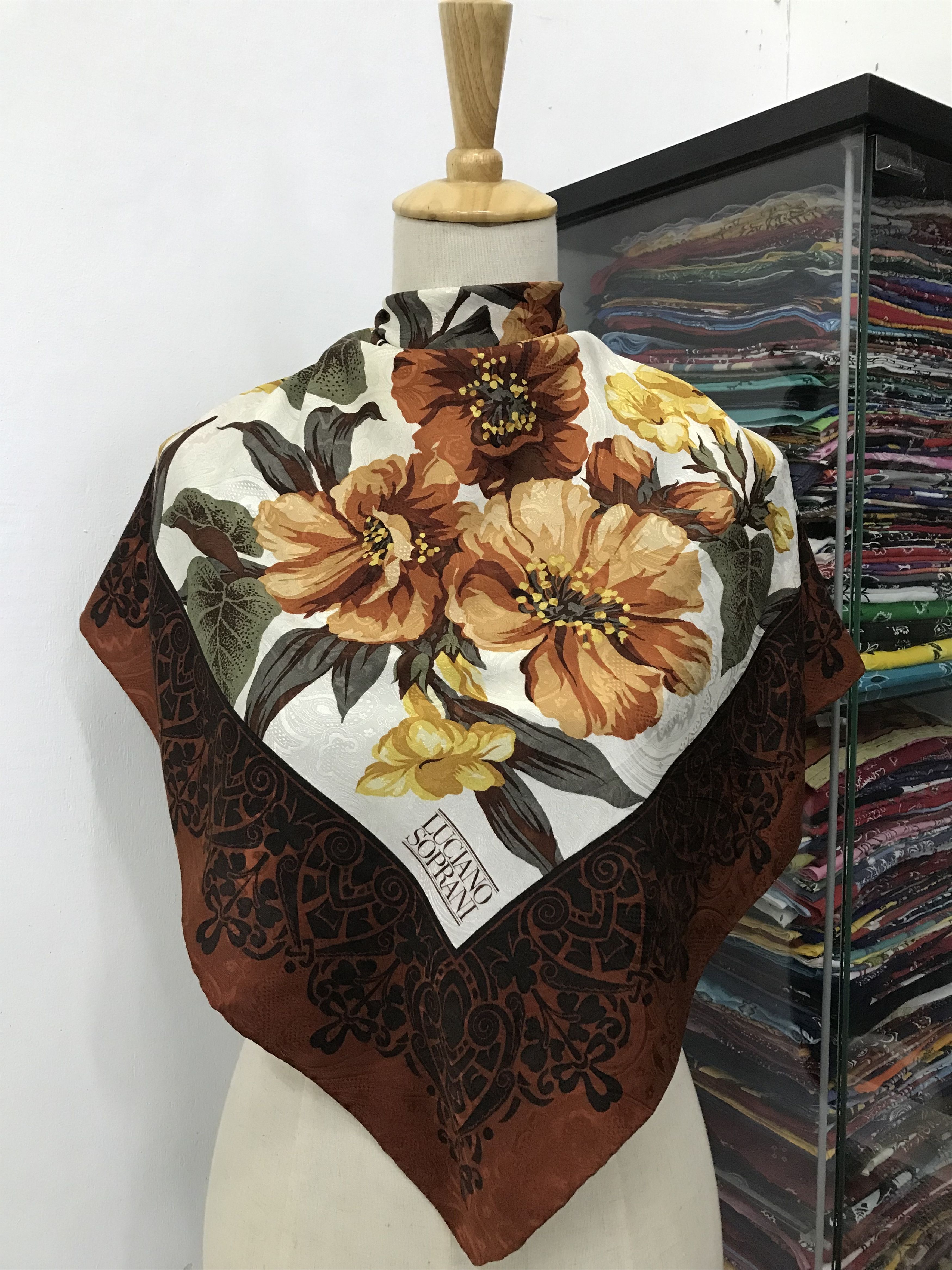 Vintage Vintage Luciano Soprani Silk Scarf Size ONE SIZE - 1 Thumbnail