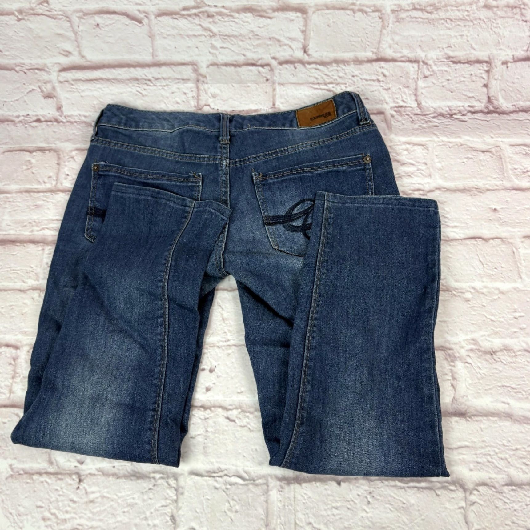 Express Express Jeans Womens 4 Medium Wash Blue Low Rise Cropped 30x24 Embroidered Denim Size 27" / US 4 / IT 40 - 3 Thumbnail