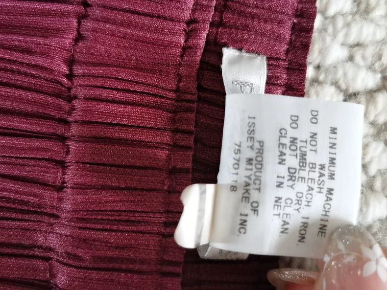 Issey Miyake Issey Miyake size:2 Wine-red pleated trousers Size 22" - 3 Thumbnail