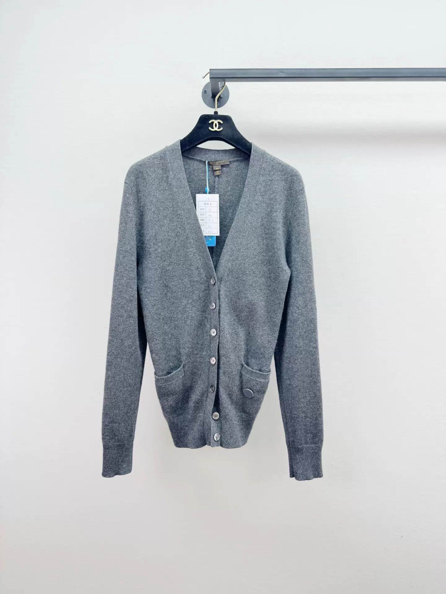 Louis Vuitton LV women's knit cardigan XS 2x worn authentic Size XS / US 0-2 / IT 36-38 - 1 Thumbnail