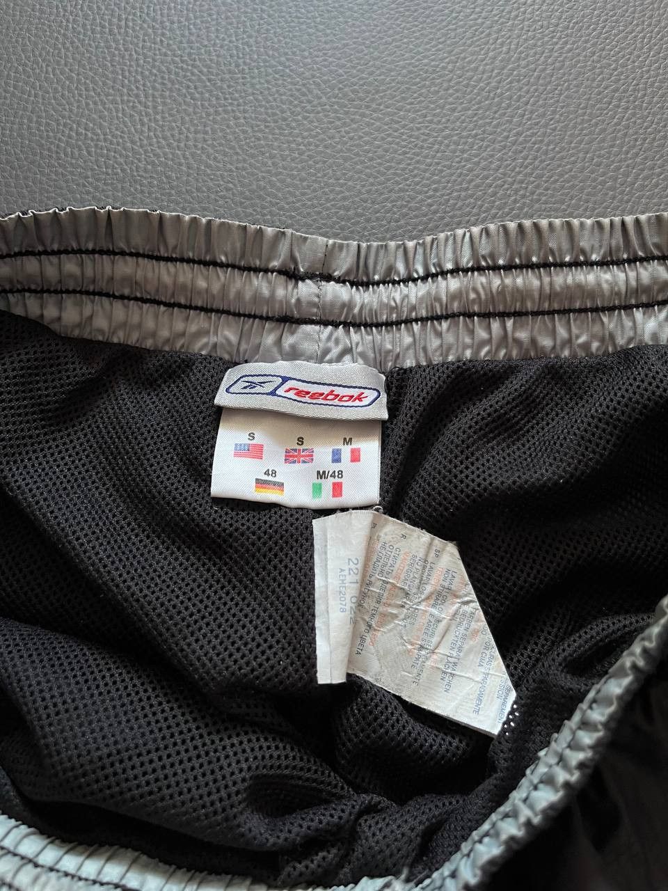 Reebok × Vintage Vintage Reebok Track Pants Navy Blue Nylon Subtle Embroidere Size US 32 / EU 48 - 3 Thumbnail