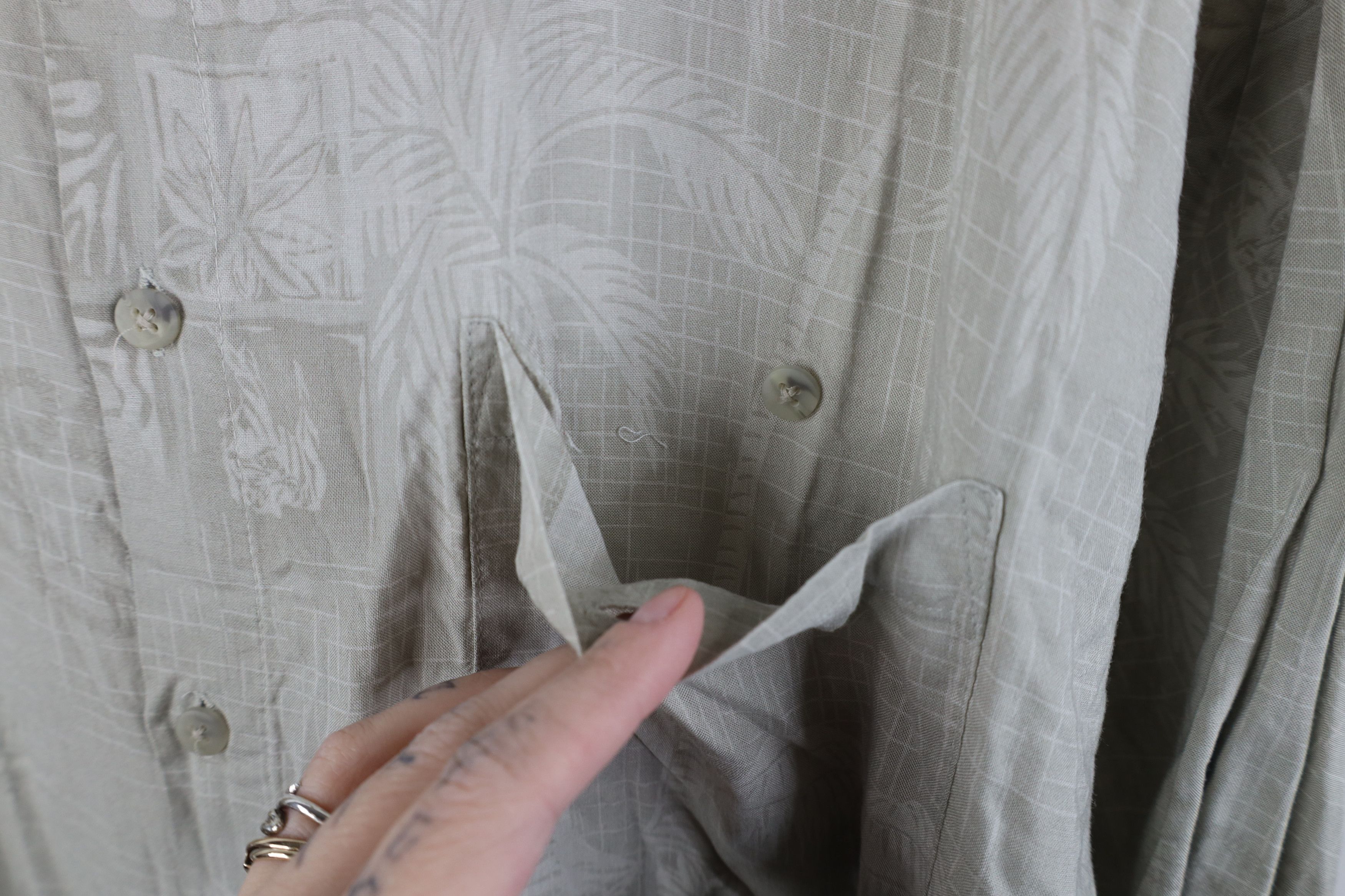 Vintage Vintage 90s Streetwear Gabardine Hawaiian Button Shirt Size US XL / EU 56 / 4 - 4 Thumbnail