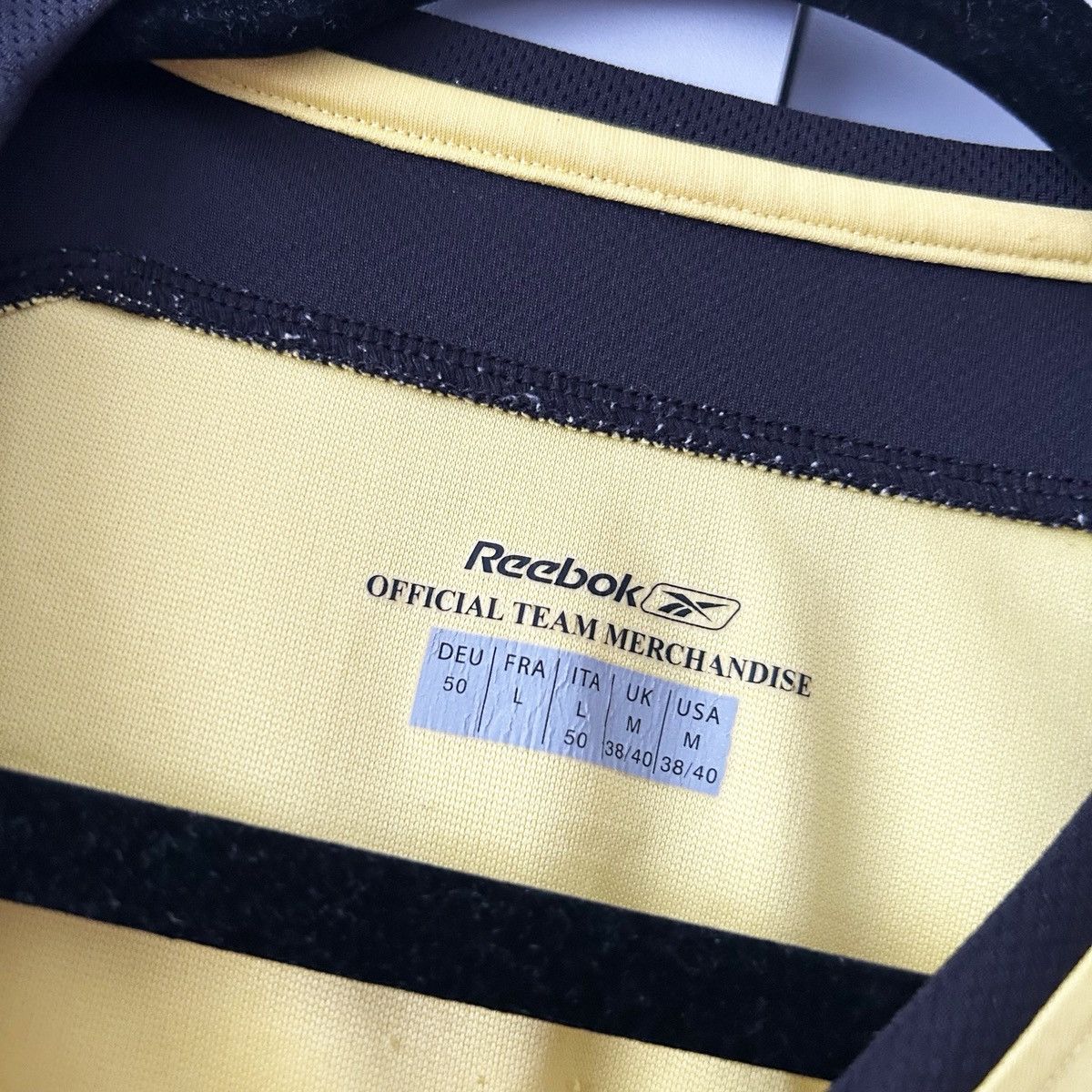 Reebok Liverpool jersey 2004 2005 reebok vintage Size US L / EU 52-54 / 3 - 7 Thumbnail