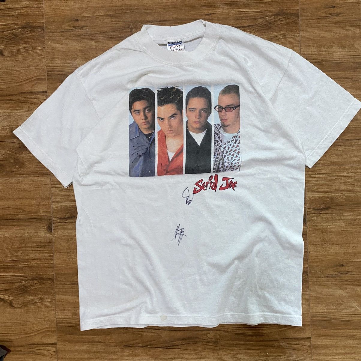 Rare90s vintage serial Joe with an autograph of all members