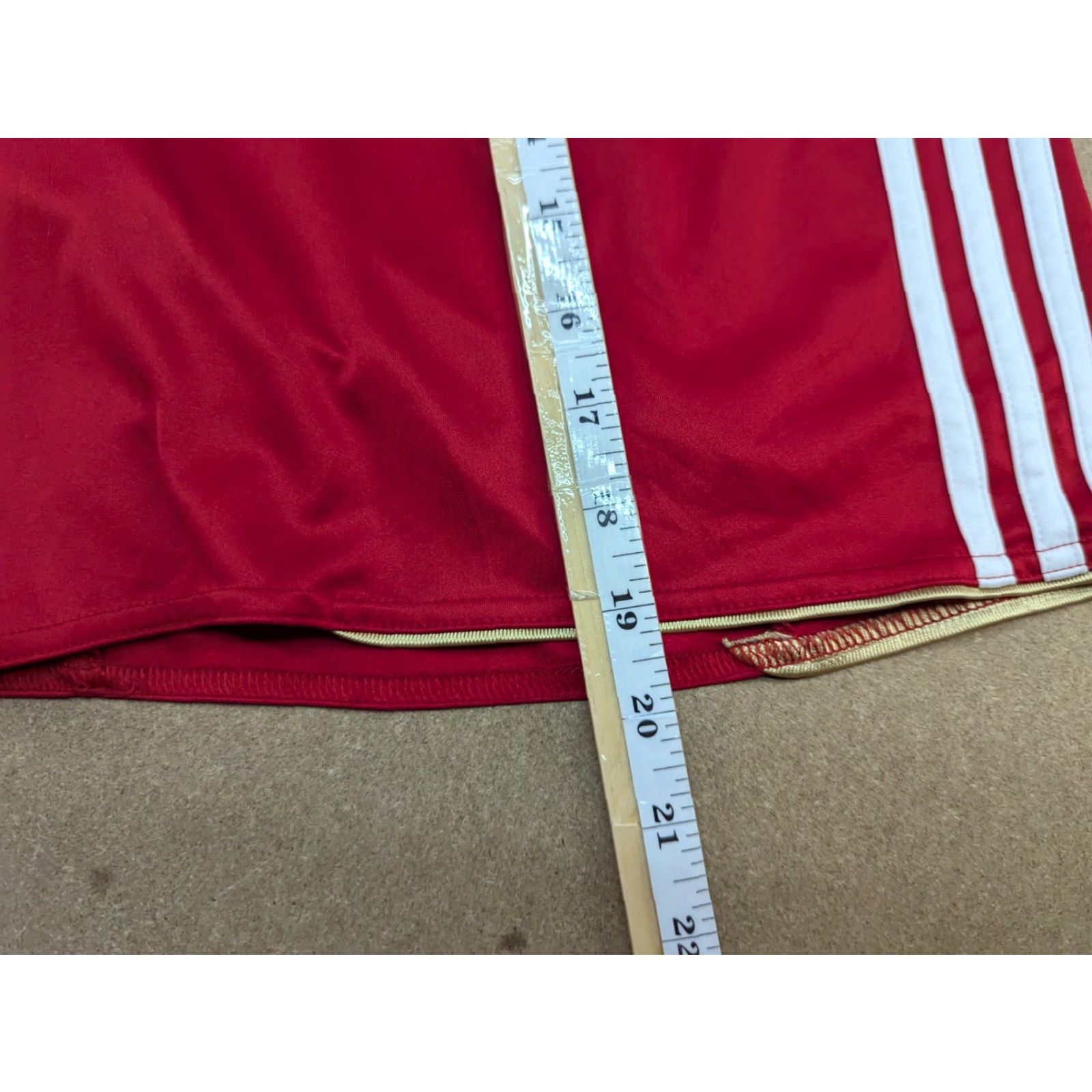 Adidas Adidas Liverpool 2010-2012 Home Shorts Mens XL Red Adult Football Athletic Shorts Size US 36 / EU 52 - 4 Thumbnail