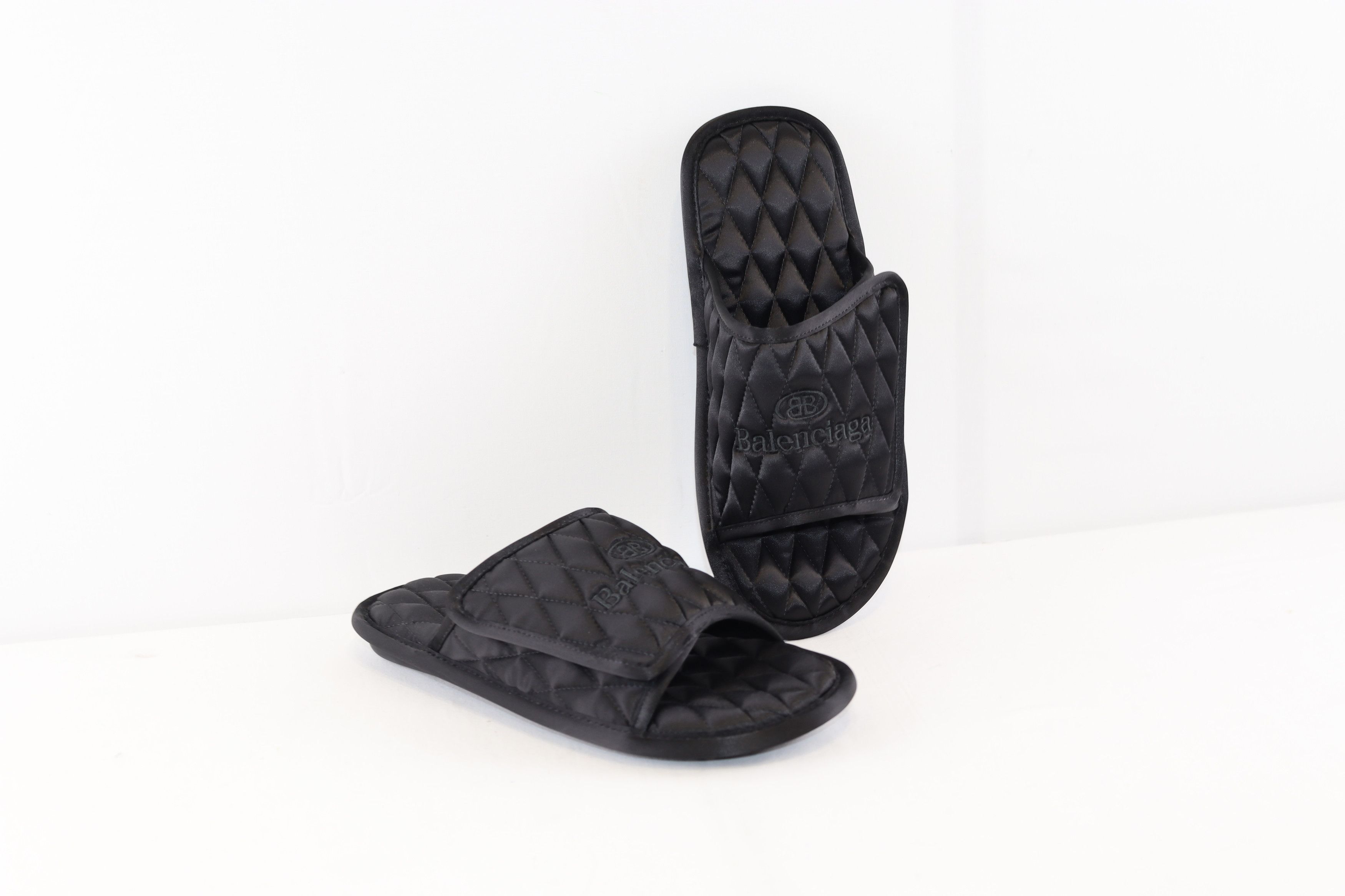 Balenciaga o1rshd1 Q:2 / Quilted Satin/Hotel Artw Home Slide Sandal Size US 9 / EU 42 - 9 Thumbnail