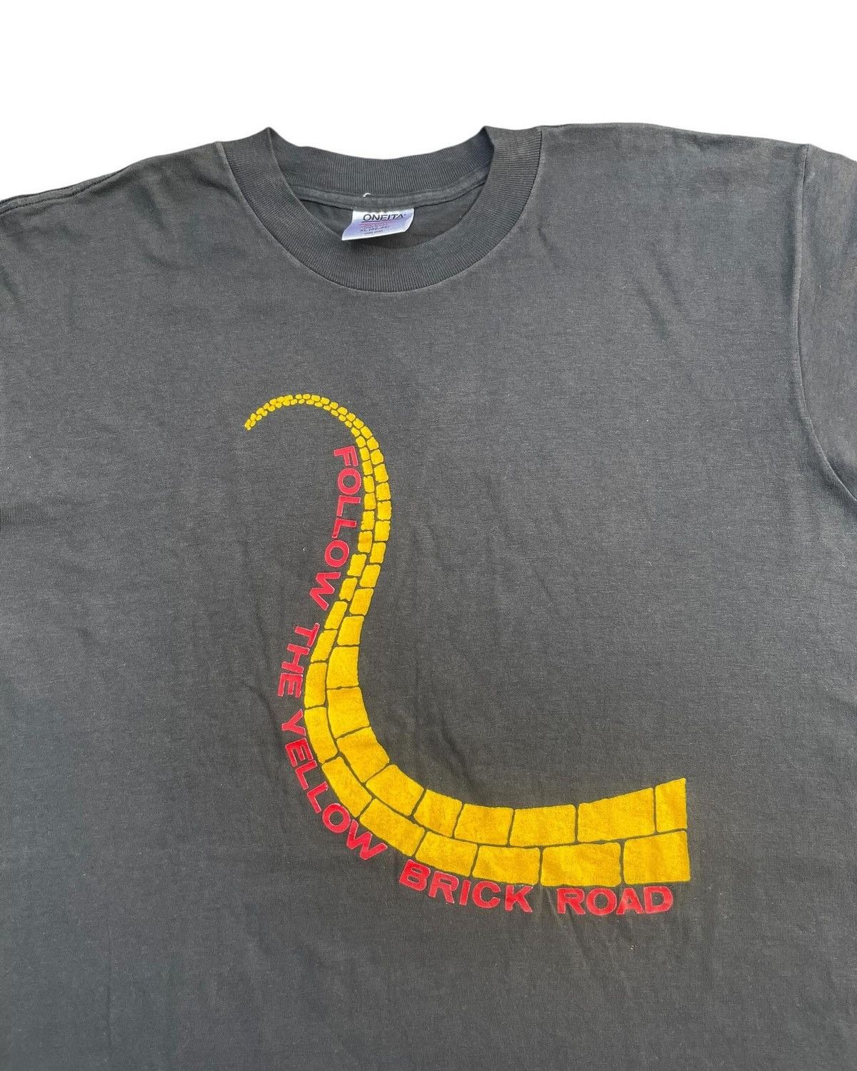 Vintage Vintage Follow The Yellow Brick Road Tshirt Size US XL / EU 56 / 4 - 3 Thumbnail