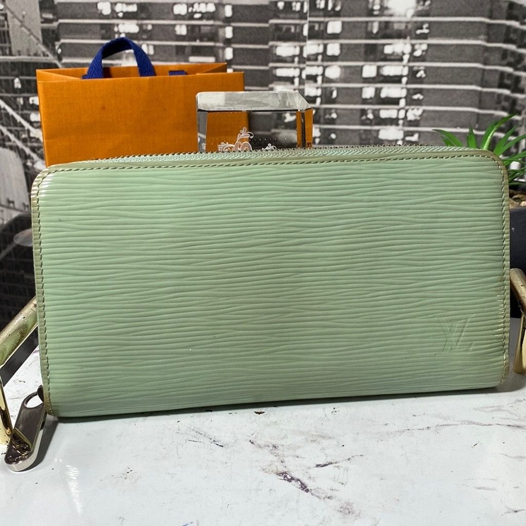 Louis Vuitton Auth Rare Louis Vuitton Epi Electric Patent Leather Wallet Size ONE SIZE - 7 Thumbnail