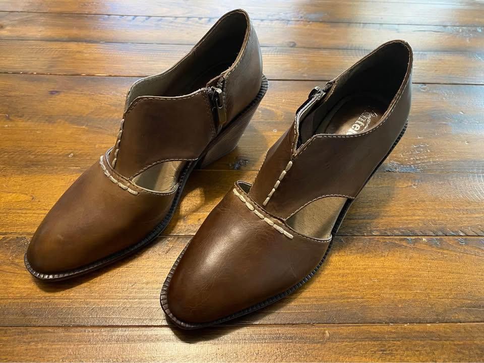 Designer Stylish Antelope Brown Wedge Heels with Zipper Closure 5.5 Size US 5.5 / IT 35.5 - 1 Thumbnail