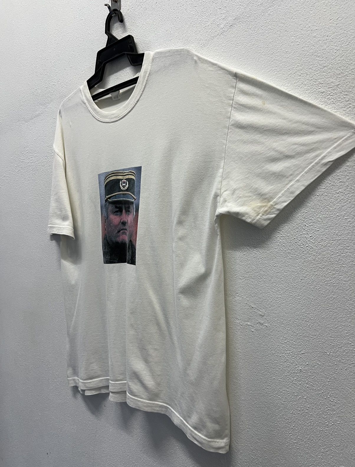 Vintage VINTAGE RATKO MLADIC “BUTCHER OF BOSNIA” SHIRT Size US XL / EU 56 / 4 - 4 Thumbnail