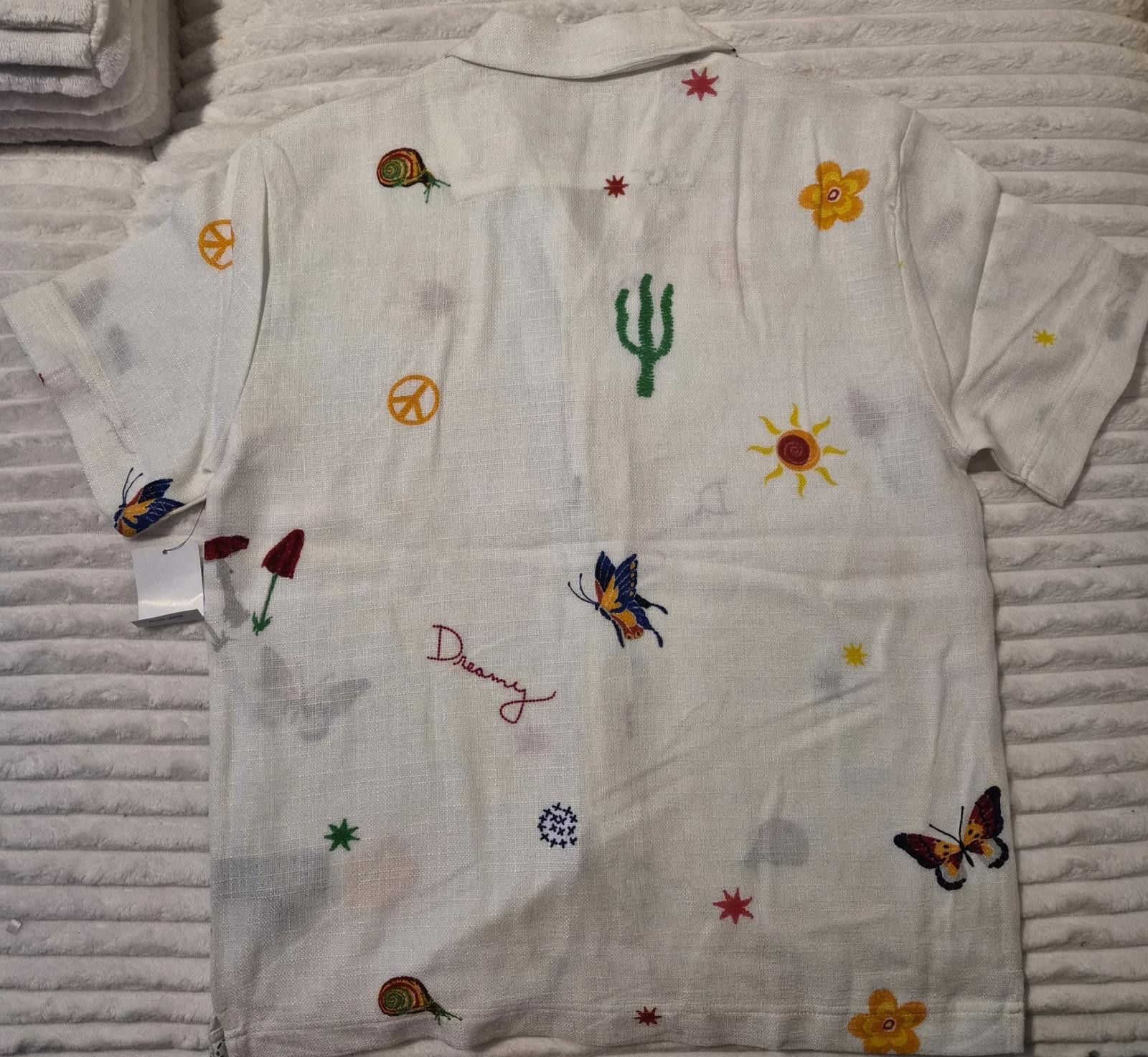 Malibu Sandals Malibu White Casual Shirt with Embroidered Colorful Motifs Size US XL / EU 56 / 4 - 2 Thumbnail
