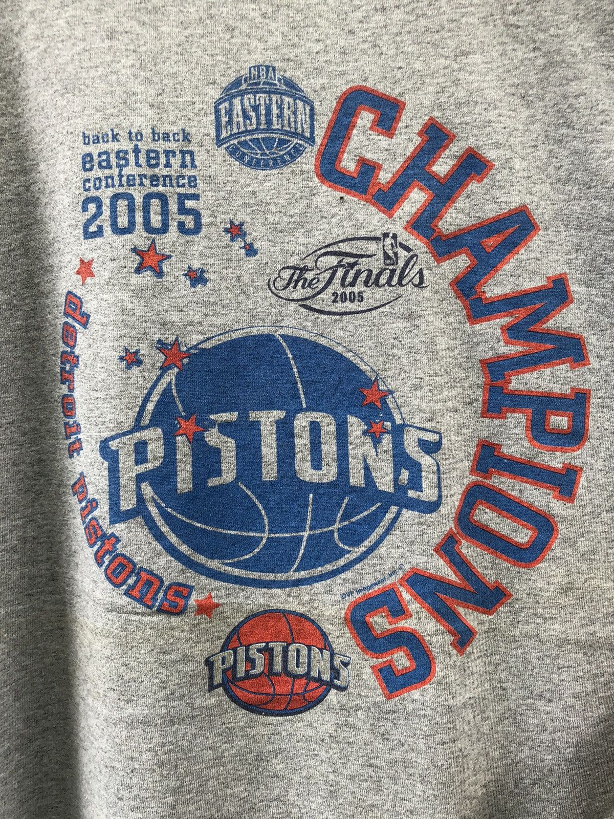 Vintage 🔥Vintage🔥Y2K NBA Champions 2005 Detroit Pistons Tshirts Size US XXL / EU 58 / 5 - 6 Thumbnail