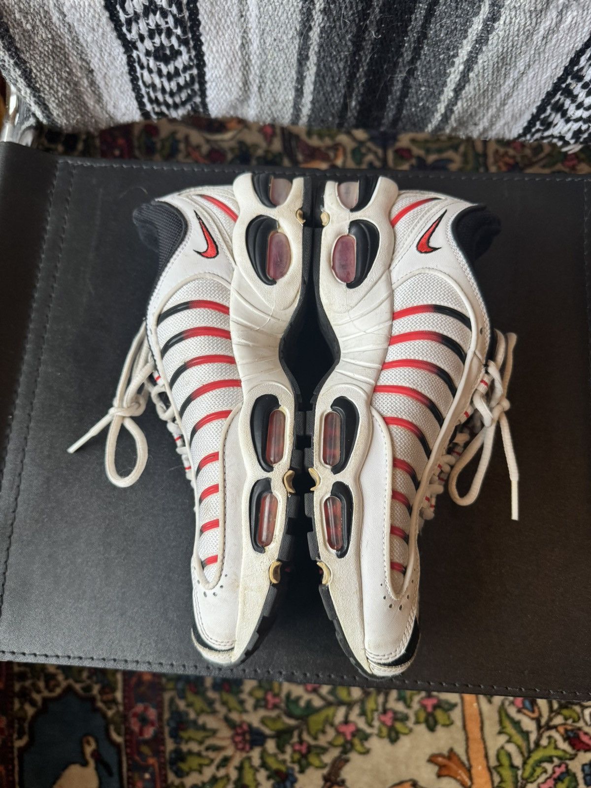 Nike White & Black Air Max Tailwind IV Sneakers Size US 9 / EU 42 - 3 Thumbnail