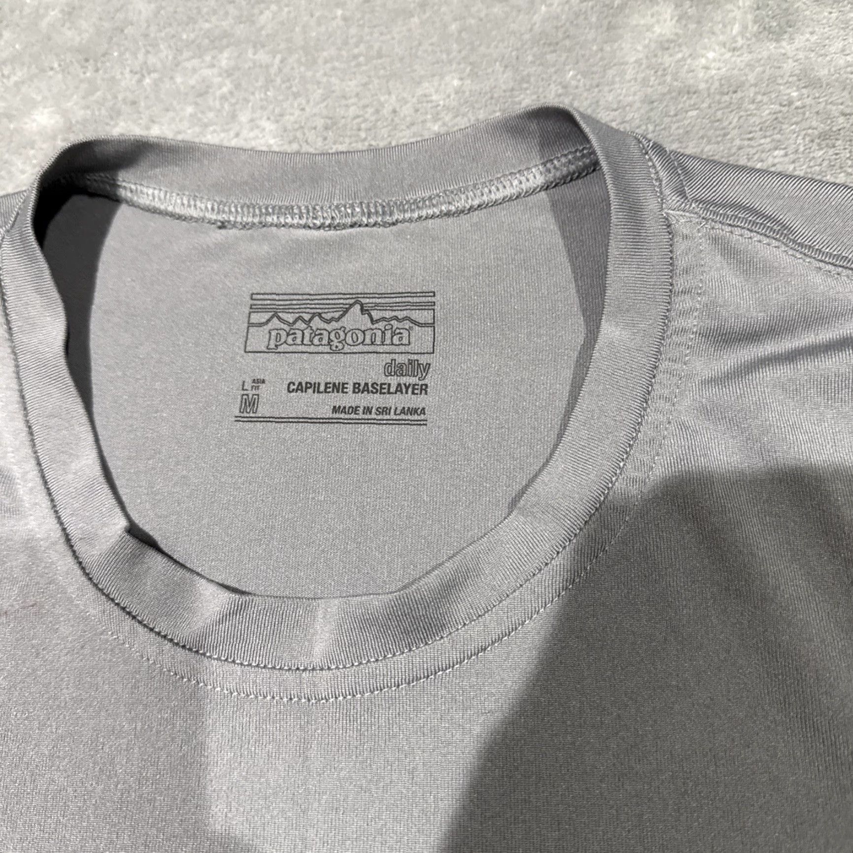 Patagonia Patagonia Capilene Base Layer Mens Medium Short Sleeve Outdoor Hiking Travel Shirt Size US 31 - 3 Thumbnail
