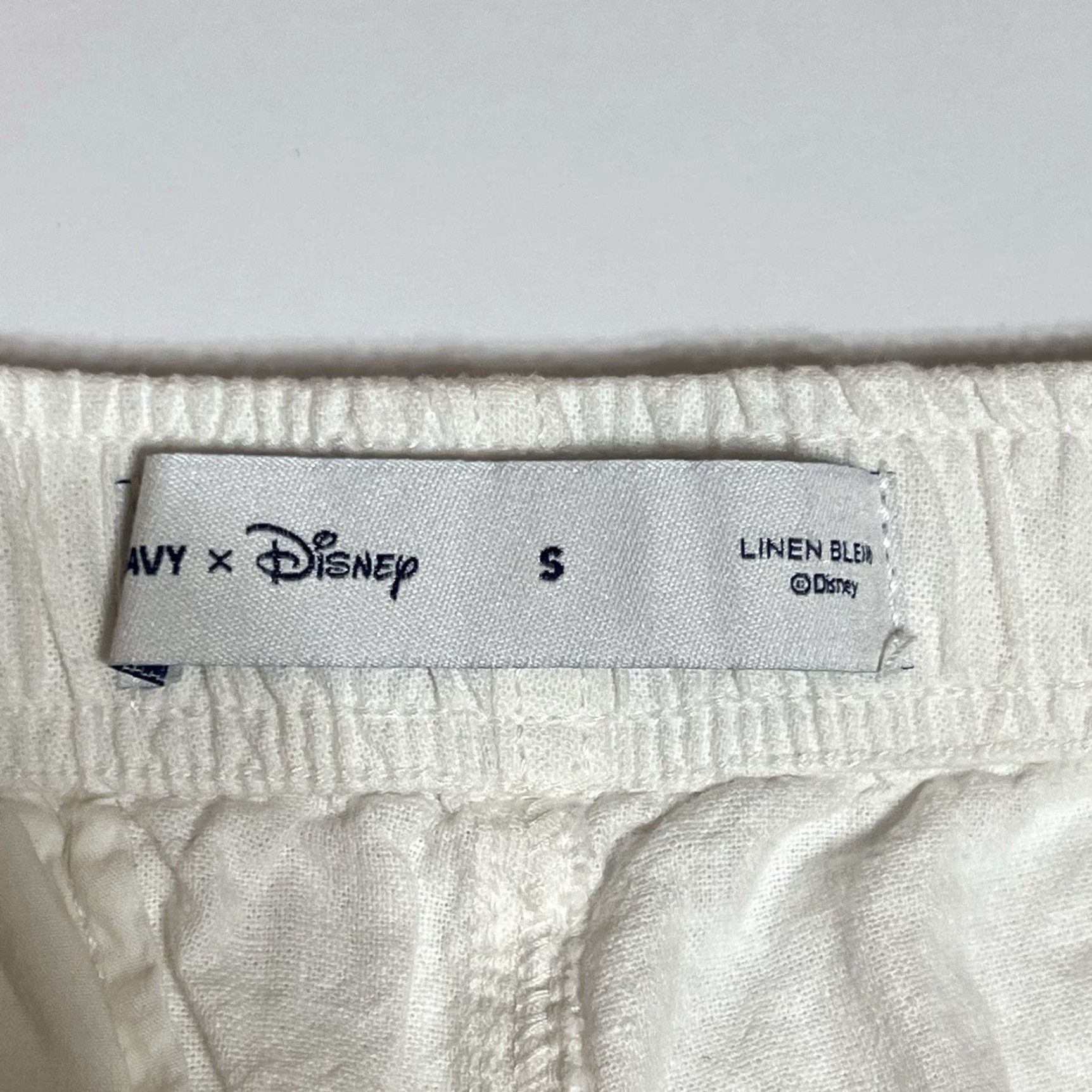 Old Navy Old Navy x Disney Linen-Blend Men’s S Embroidered Mickey Pocket White Shorts Size US 29 - 7 Thumbnail