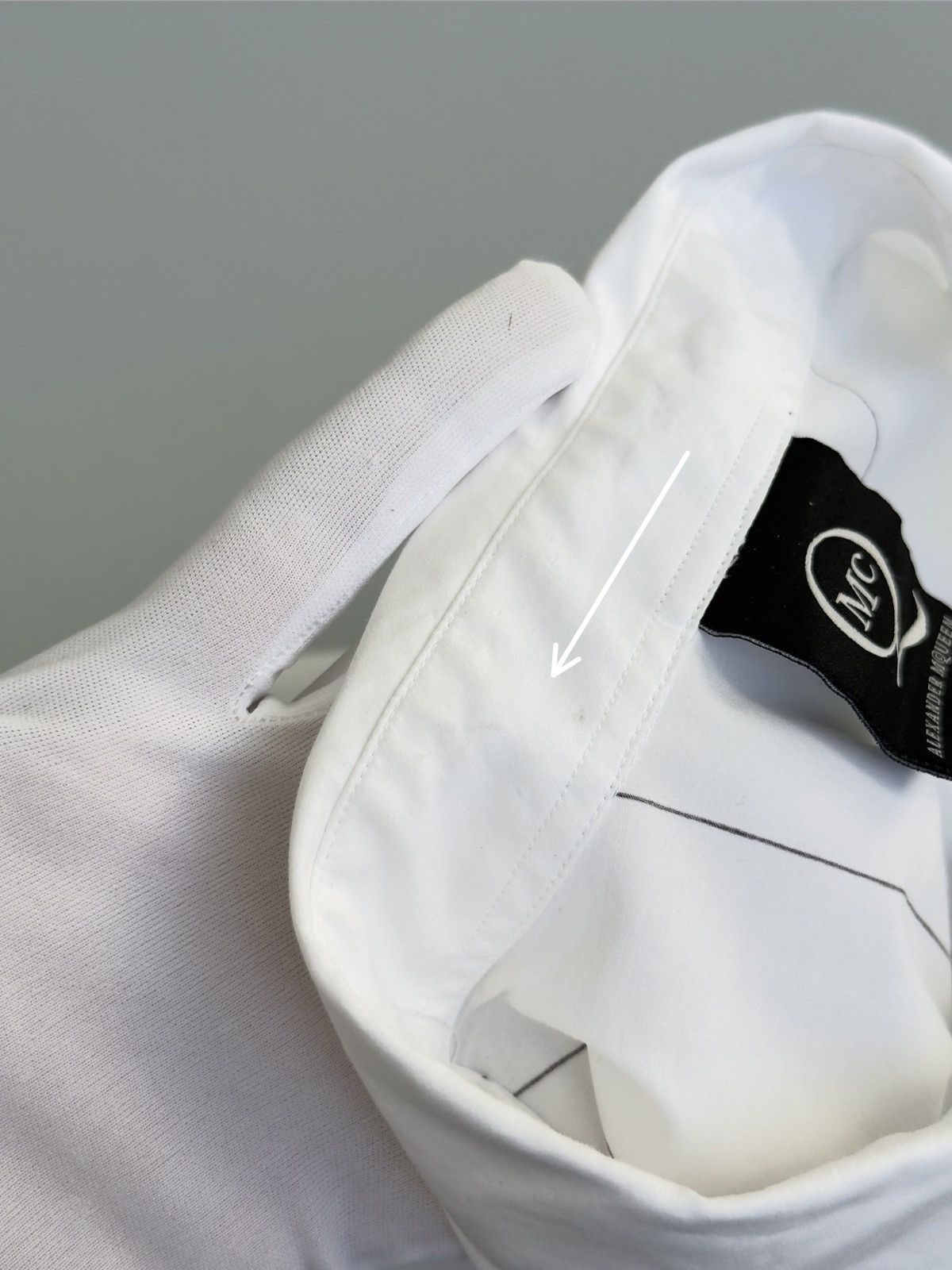 Alexander McQueen Alexander Mcqueen Men Shirt Size ITA50/Slim Medium Size US M / EU 48-50 / 2 - 11 Thumbnail