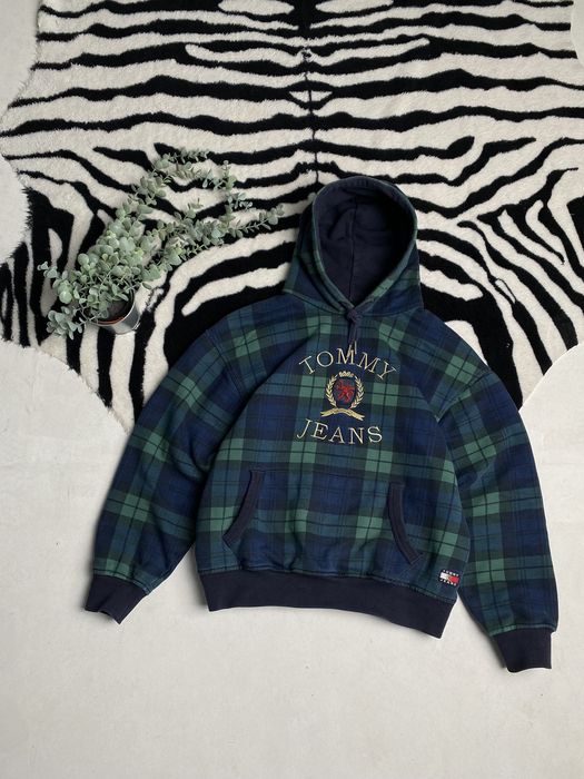 Tommy hilfiger plaid crest sales hoodie