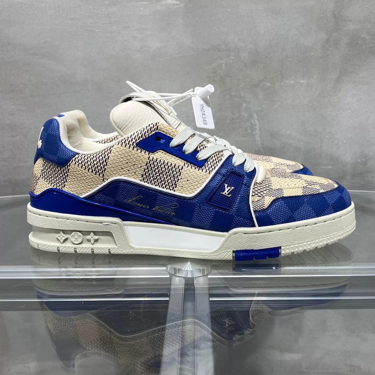 Louis Vuitton LV Trainer White & Blue Checkerboard UK8 (42) Size US 9 / EU 42 - 4 Thumbnail