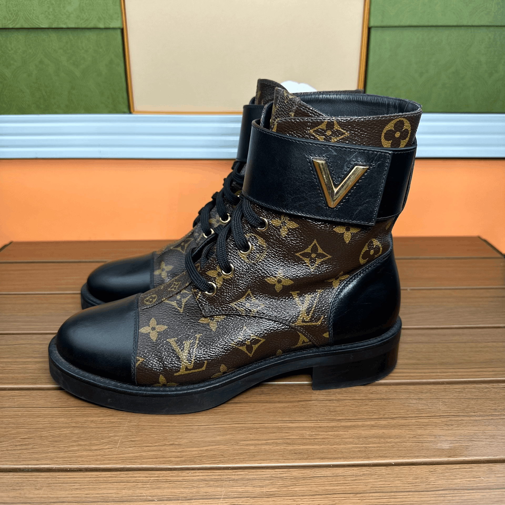 Louis Vuitton Louis Vuitton Gold Boots it_37-5 Women Size US 7.5 / IT 37.5 - 1 Thumbnail