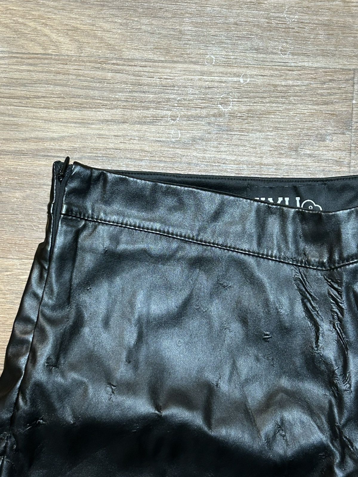 Other Kyu 9 women's pleather v waist slit black mini skirt Size 26" / US 2 / IT 38 - 4 Thumbnail