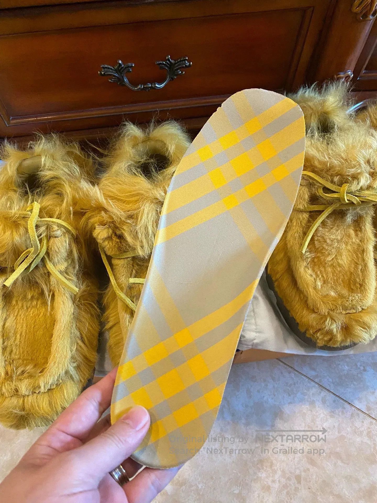 Burberry Yellow Furry Laced Slip. Size US 8 / EU 41 - 7 Thumbnail