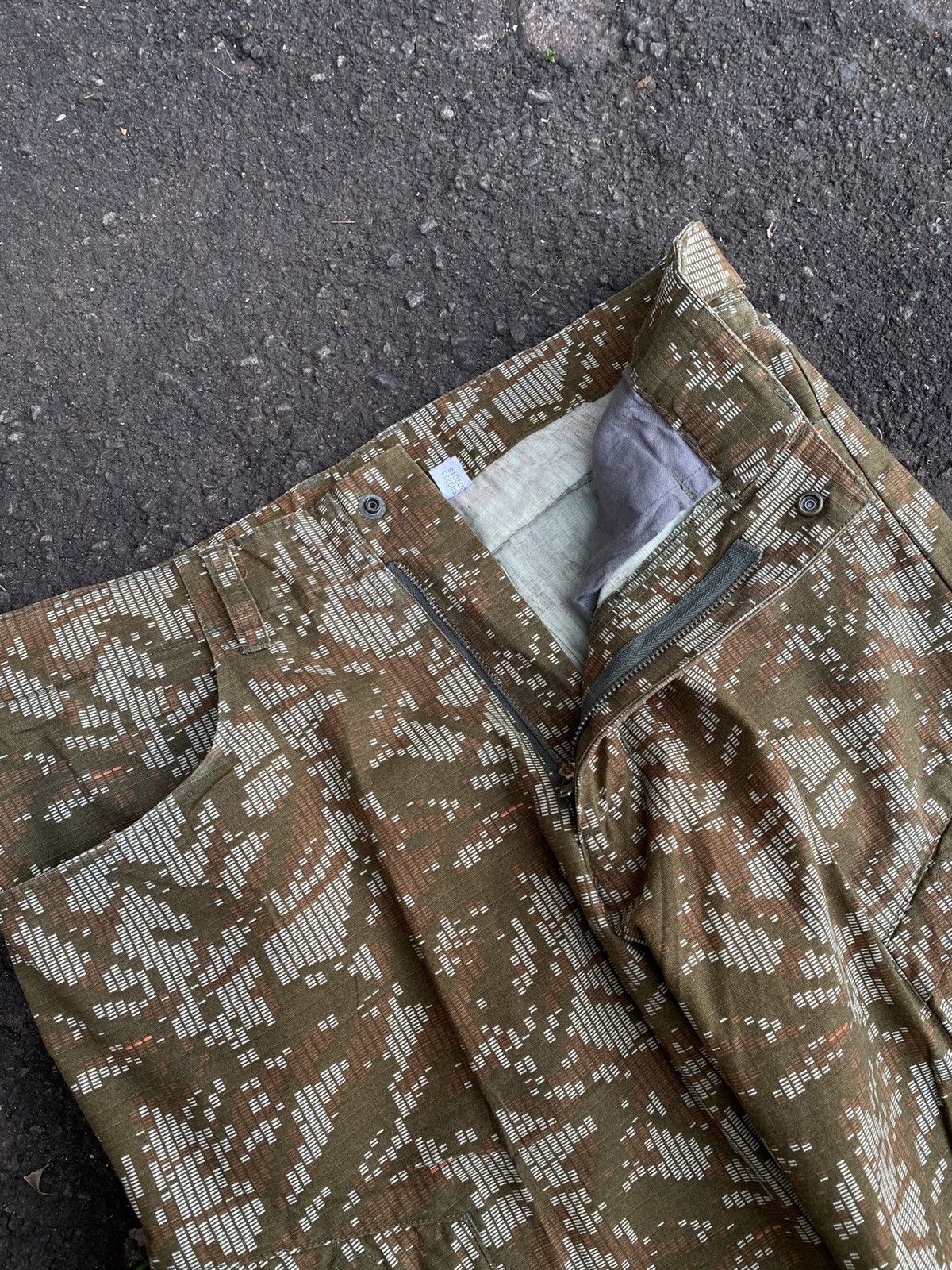 Adidas 00s Vintage Adidas Digital Camouflage Cargo Pant Size US 32 / EU 48 - 8 Thumbnail