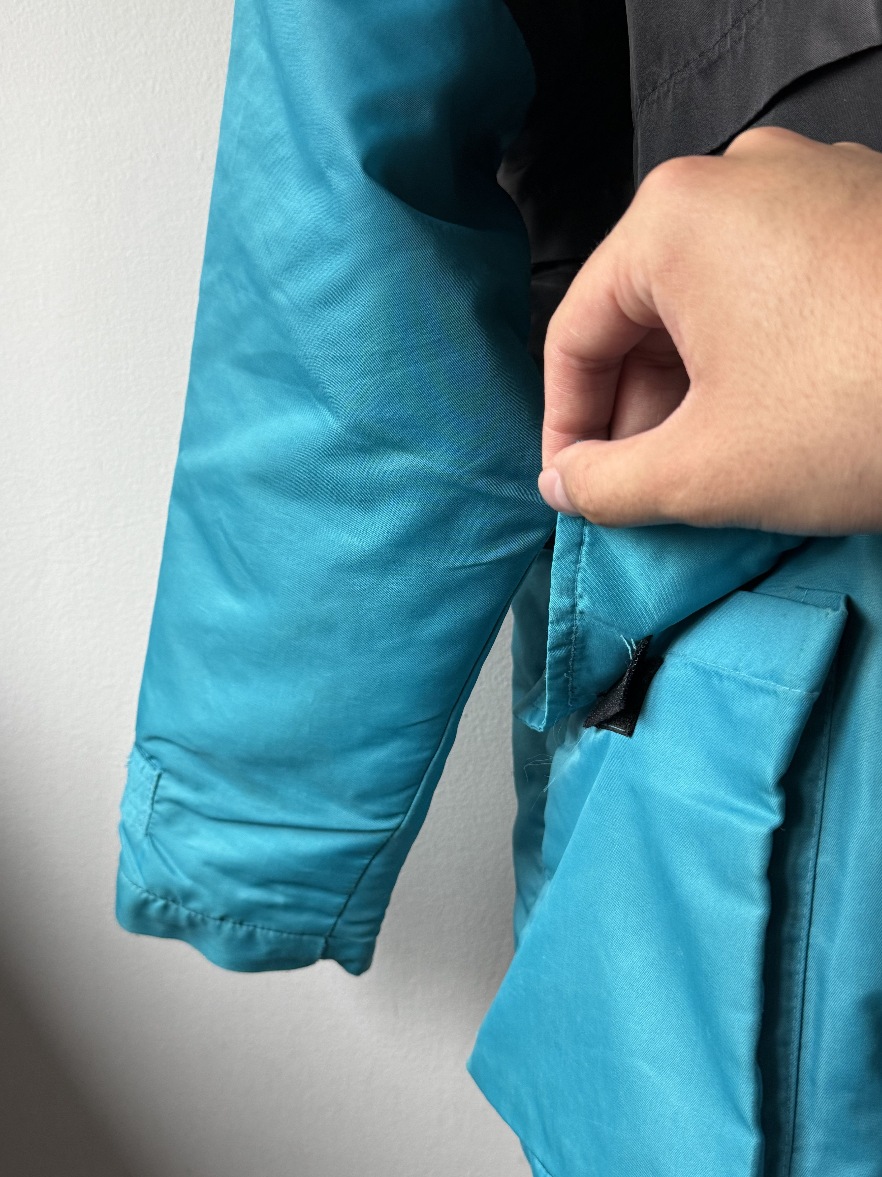 NBA × Nutmeg × Vintage Vintage Nutmeg Apparel Charlotte Hornets NBA Two Tone Jacket Size US M / EU 48-50 / 2 - 19 Thumbnail