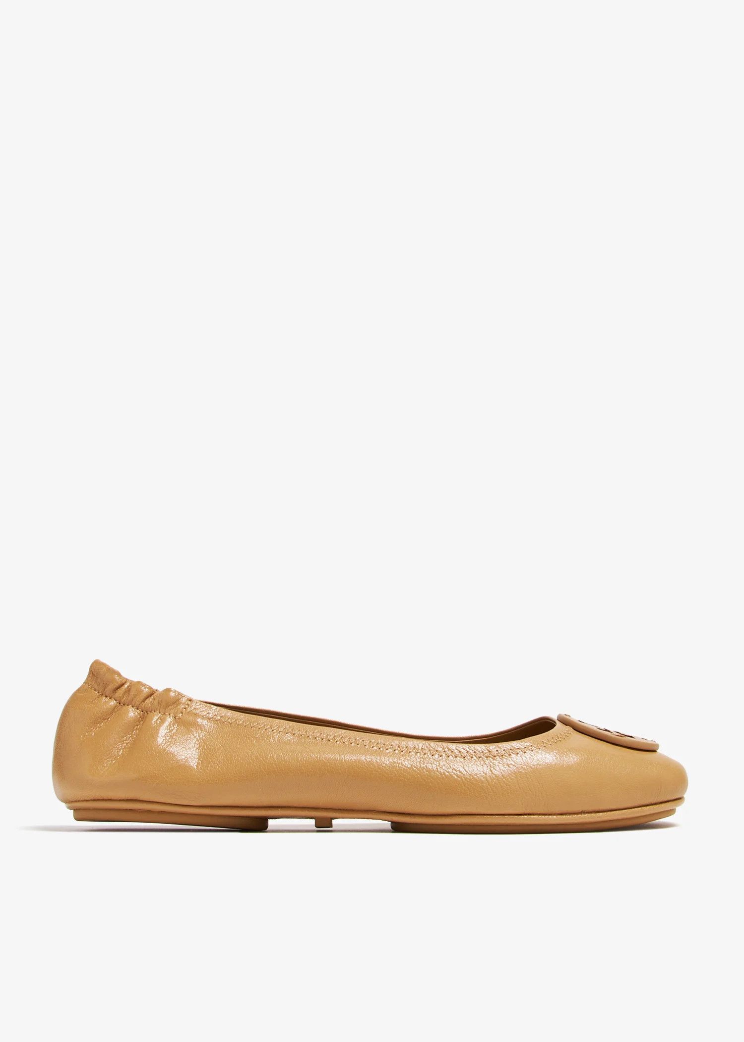 o1s22i1n1024 Shiny Leather Ballet Flats in Beige