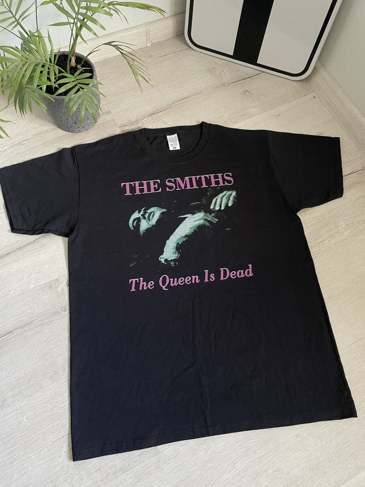 Band Tees Vntg Official 2004 The Smiths The Queen Is Dead(Stone Roses) Size US M / EU 48-50 / 2 - 5 Thumbnail