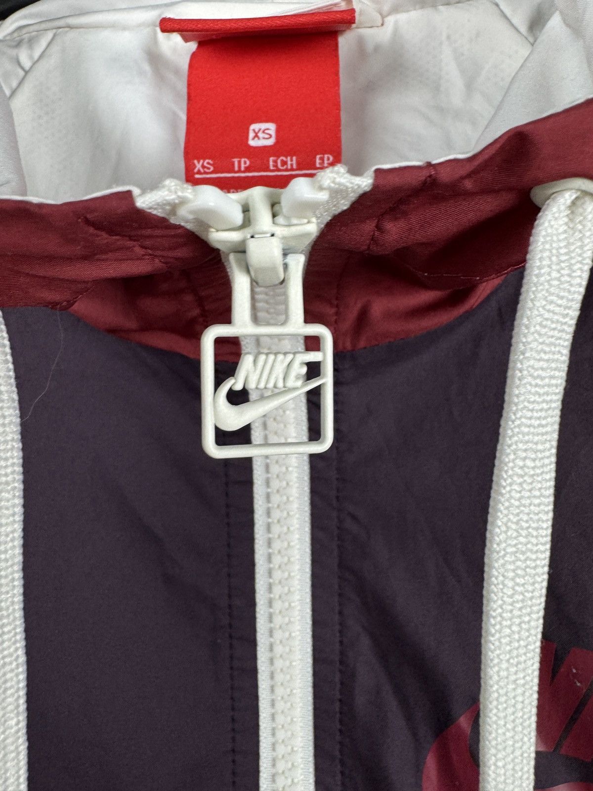 Nike Nike Windbreaker Jacket Burgundy Cream Hooded Full Zip Size XS / US 0-2 / IT 36-38 - 6 Thumbnail