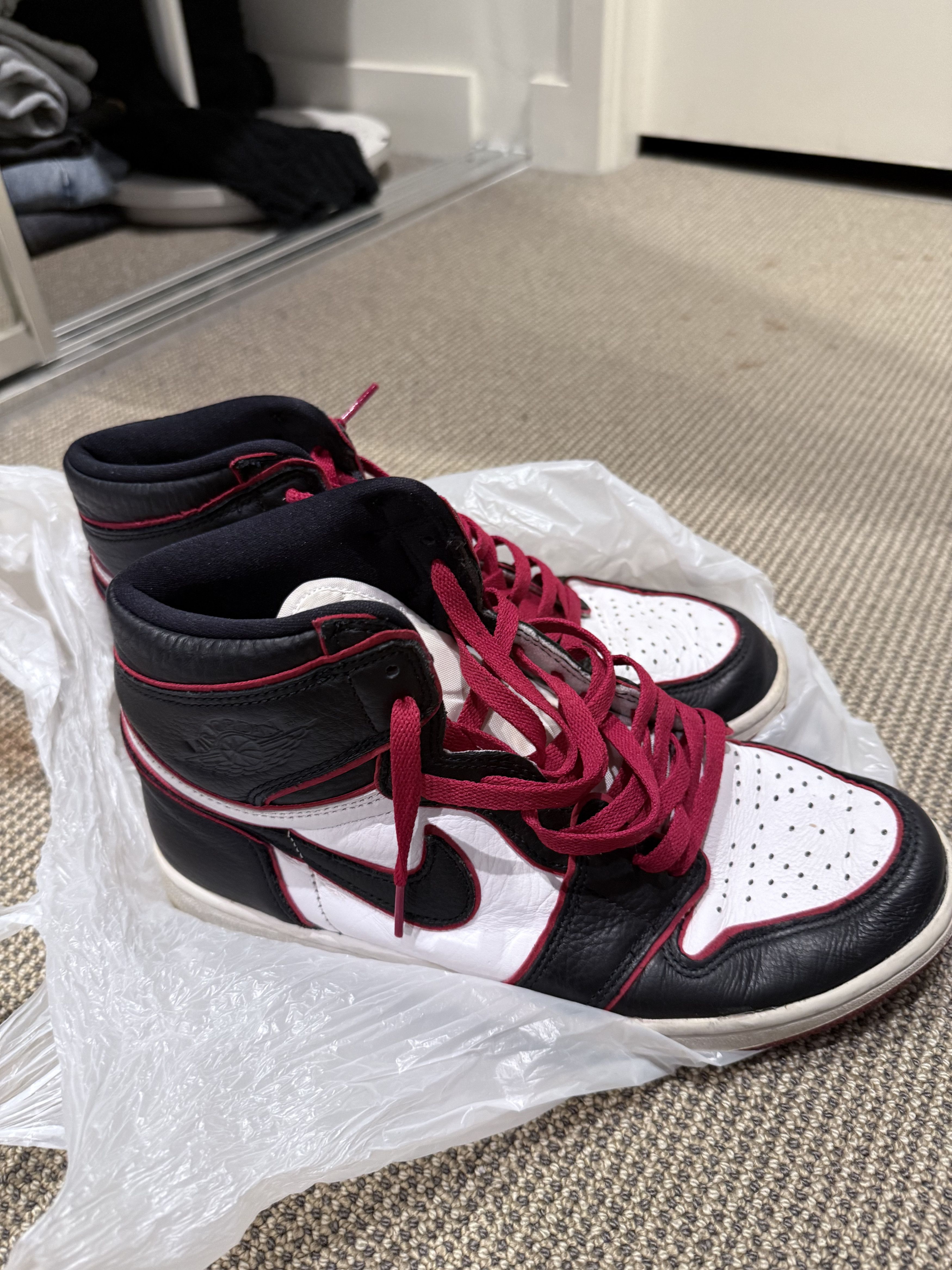 Nike Nike Air Jordan 1 Bloodline Size US 9.5 / EU 42-43 - 2 Thumbnail