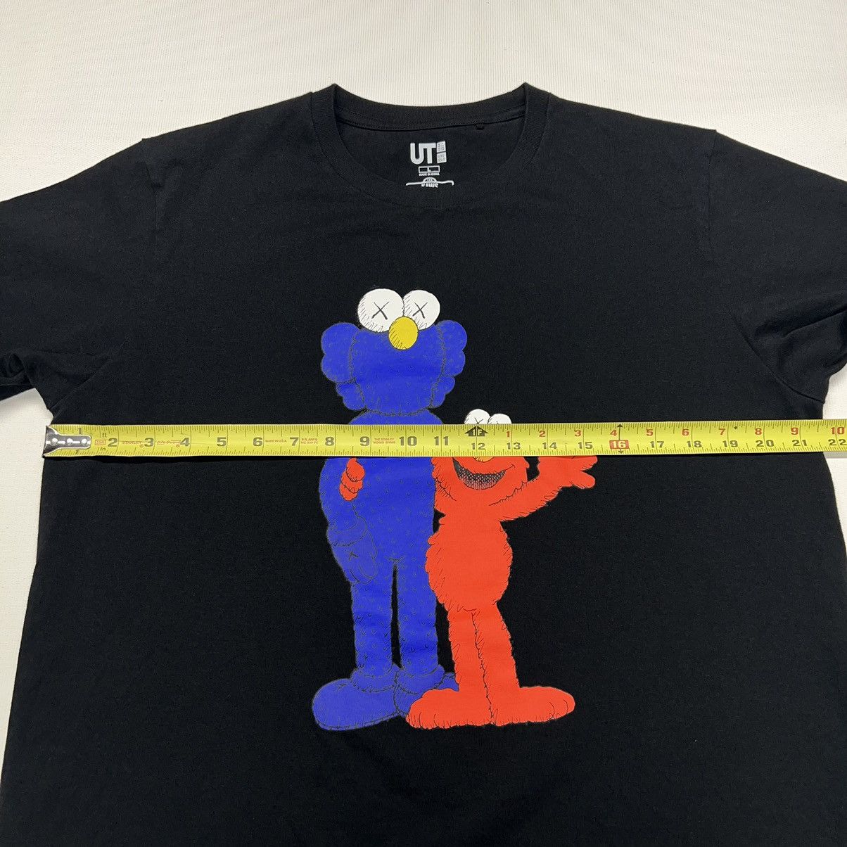 Kaws × Uniqlo Uniqlo Kaws Tee Shirt Black Sesame Street Elmo Figure Size US L / EU 52-54 / 3 - 12 Thumbnail