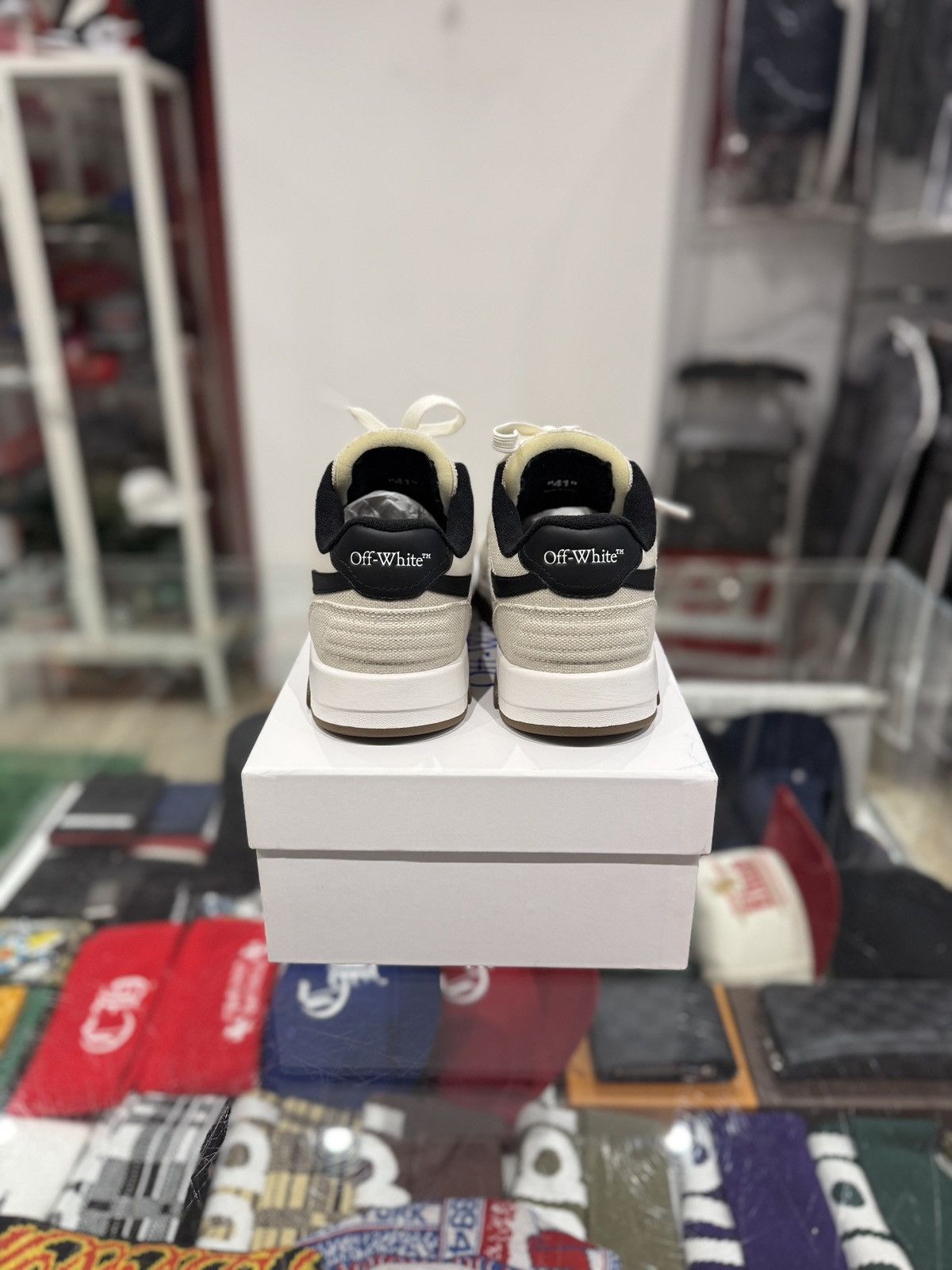 Off-White Off-White Out Of Office White Black Gum Size: 41 EU / 8 US Size US 8 / EU 41 - 4 Thumbnail