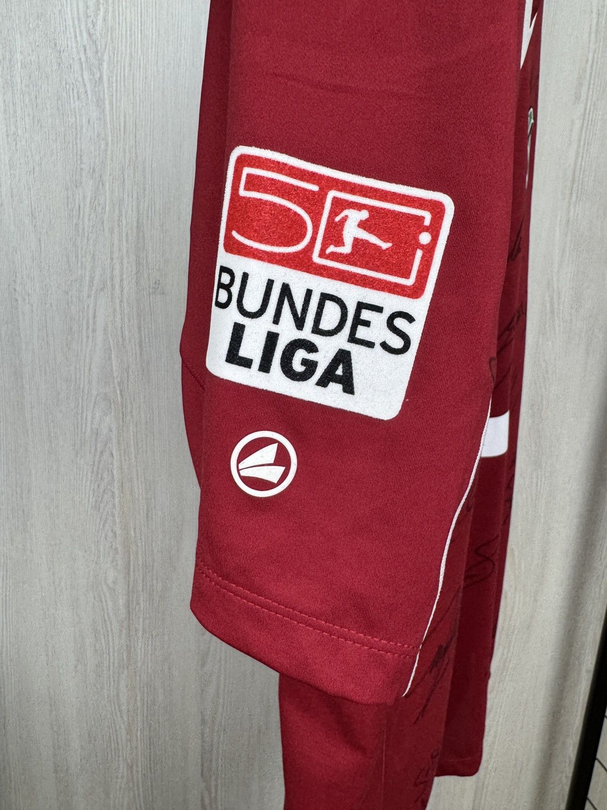 Other HANNOVER 96 2012 13 HOME Player Issue Shirt JAKO #17 DJOUROU Size US L / EU 52-54 / 3 - 8 Thumbnail