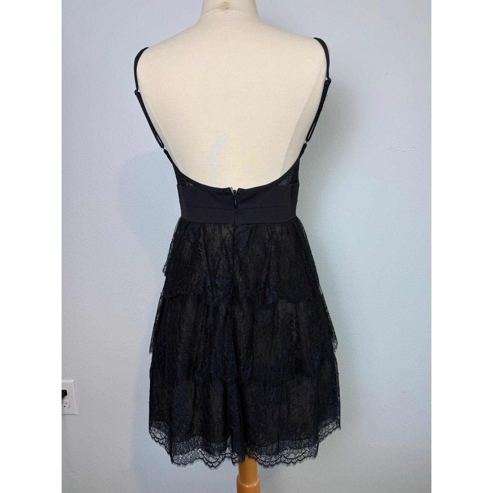 Bcbgmaxazria BCBG MAX AZRIA Little Black Lace Dress, Size Medium, Tiered Size M / US 6-8 / IT 42-44 - 4 Thumbnail