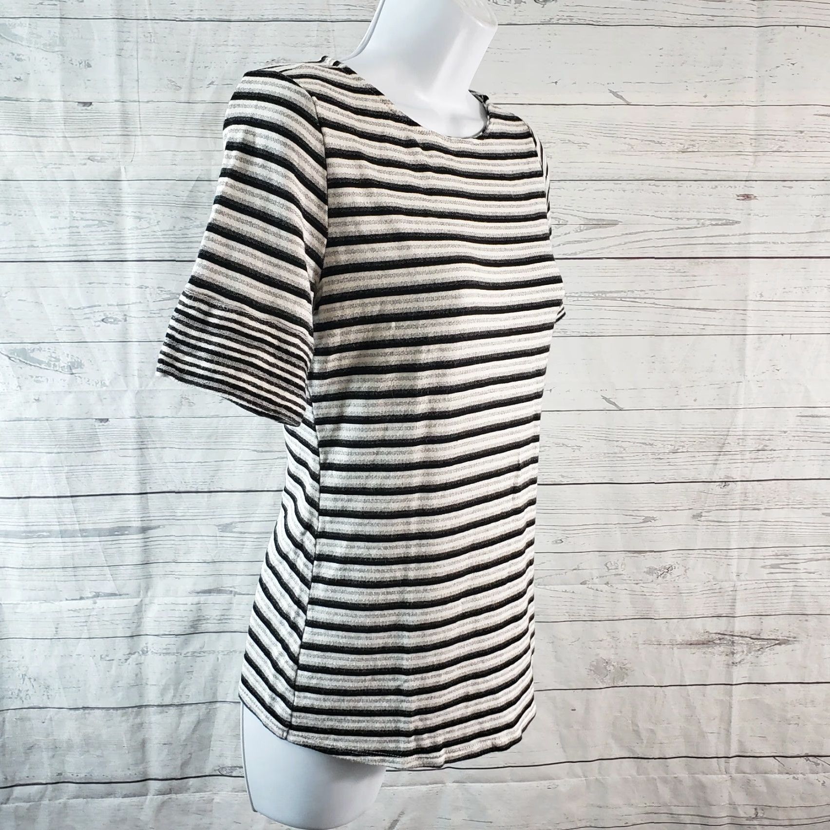 Vintage Pebble and Stone Womens Top Blouse Sz S Black Gray Striped Short Sleeve Pullover Shirt Weekend, Casual, 23" Length, 17" Width, Rayon Blend Size S / US 4 / IT 40 - 3 Thumbnail