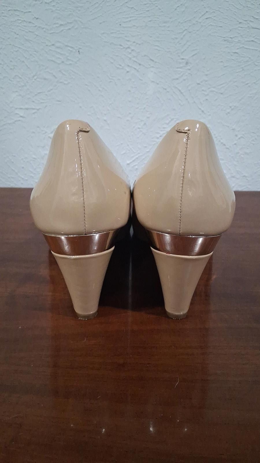 Vince Camuto Vince Camuto Patent Leather Bow Wedges Women’s Size 9.5 Size US 7.5 / IT 37.5 - 3 Thumbnail