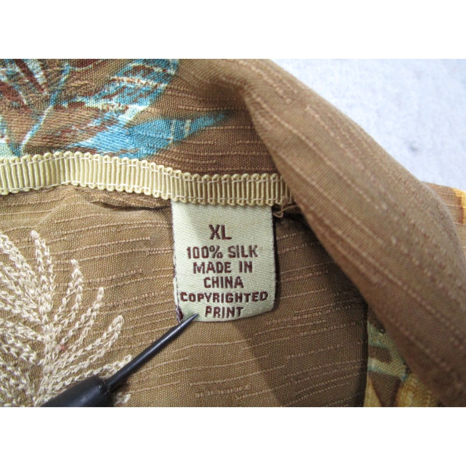 Tommy Bahama VINTAGE Tommy Bahama Shirt Men XL Brown Floral Hibiscus Hawaiian Short Sleeve Silk Casual Size US XL / EU 56 / 4 - 4 Thumbnail