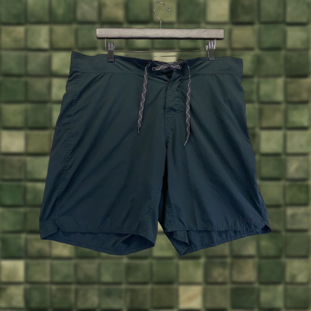 Patagonia VINTAGE Patagonia Board Shorts Mens 36-6954 Dark Green Nylon Beach Outdoor Swim Bottoms Womens? Size US 36 / EU 52 - 1 Thumbnail