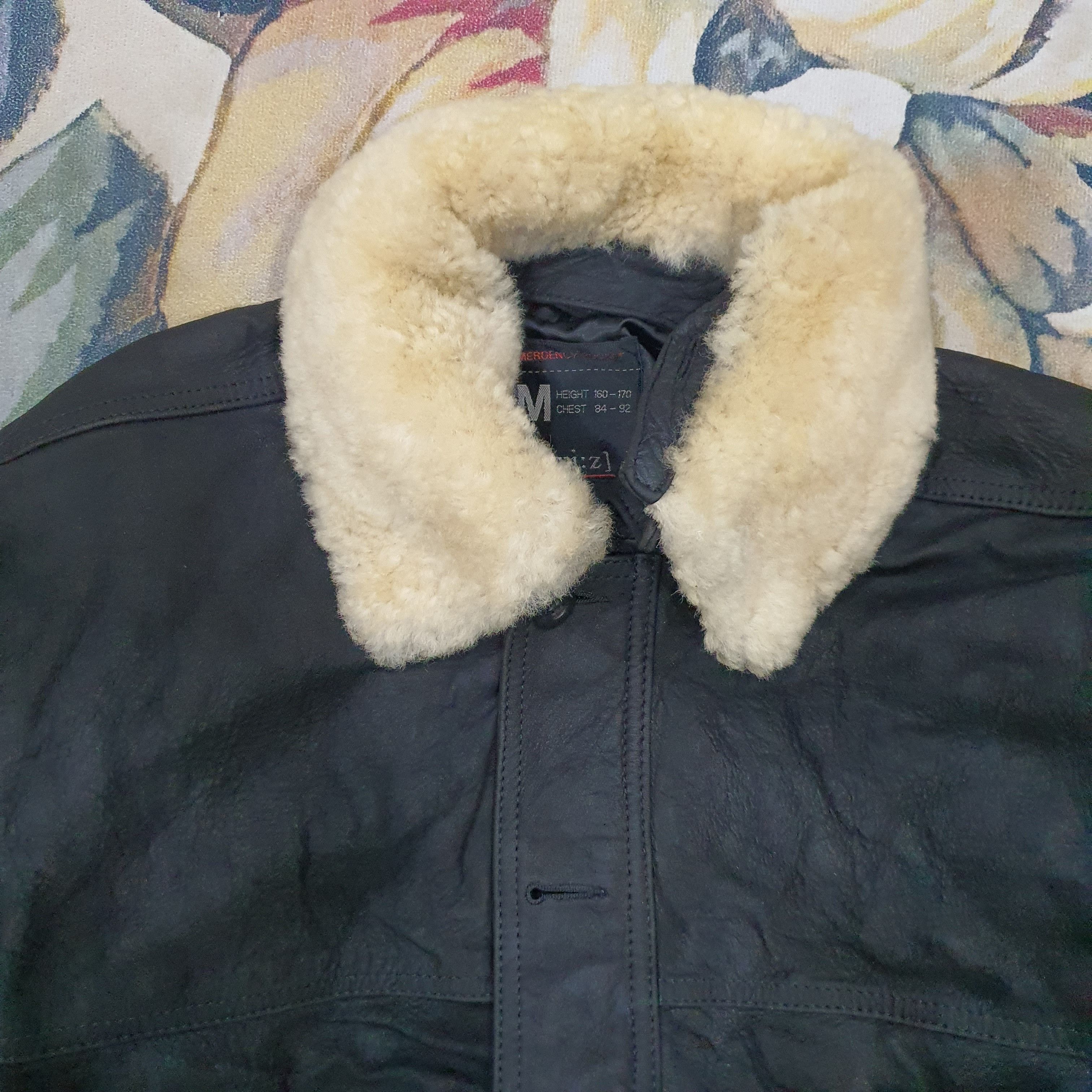 Rainbow Country vintage leather bomber jacket with white shearling Ìxi:z Size US M / EU 48-50 / 2 - 3 Thumbnail