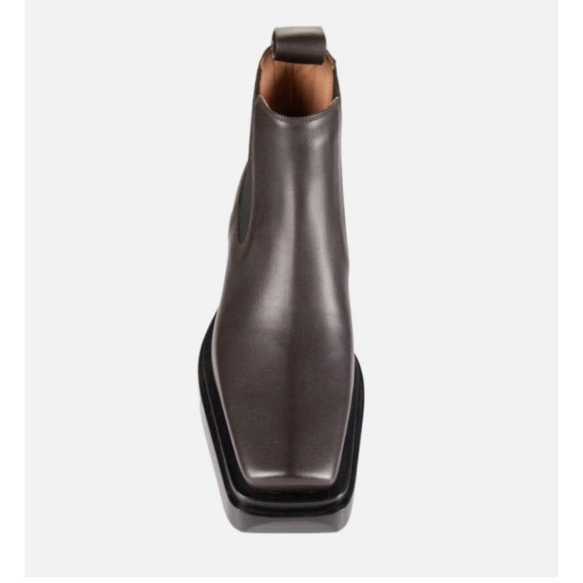 $1,800 NIB Bottega Veneta Leather Chelsea Boots 38.5(5.5) display picture 1