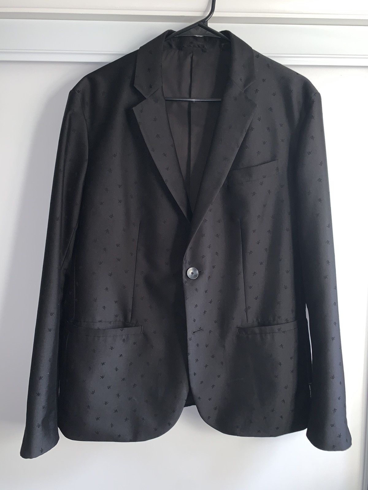 SEMI-REFLECTIVE BLACK EMBROIDERED LOGO BLAZER