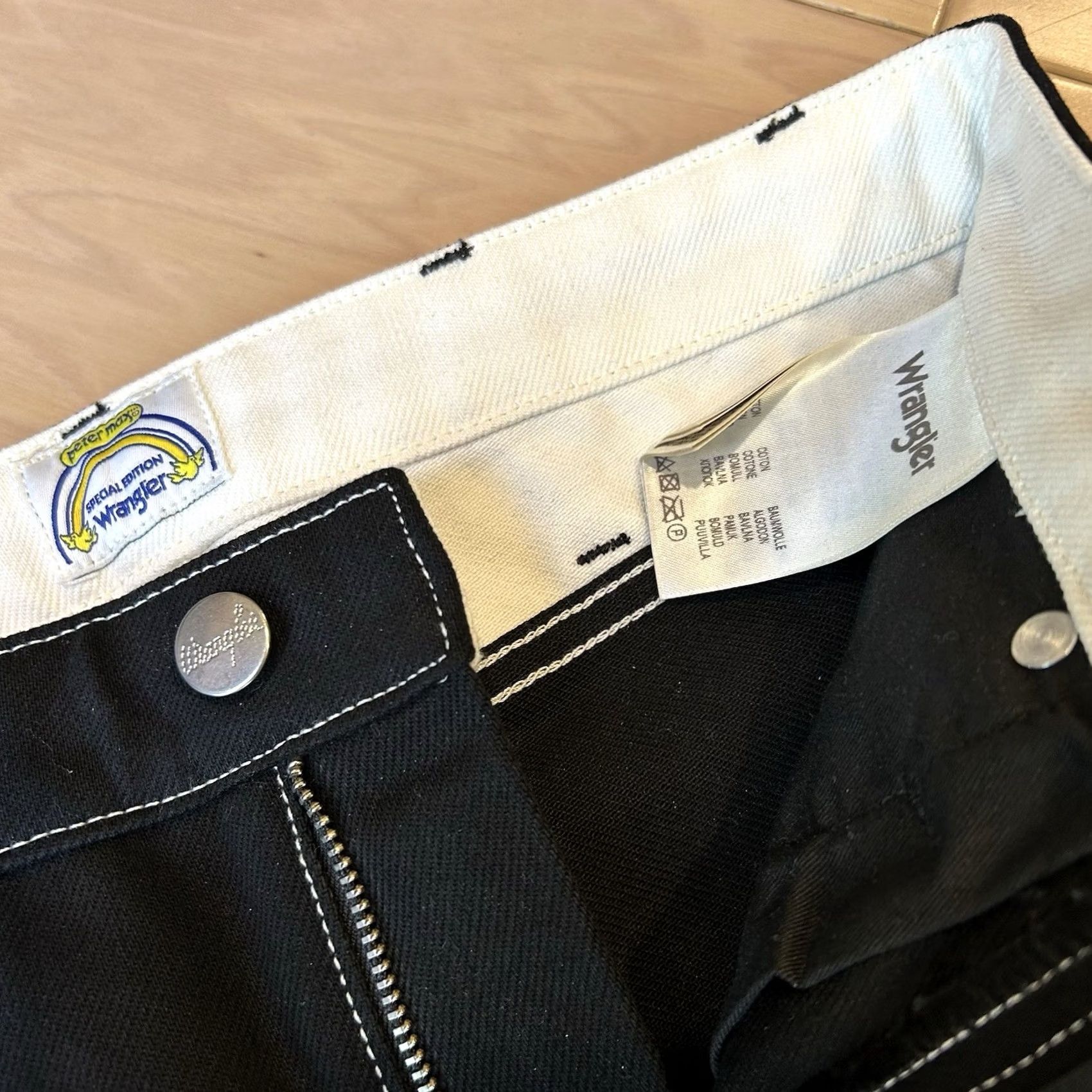Wrangler Wrangler x Peter Max Special Edition Black Jeans Women’s 28 Jeans Black Retro 1990s Womens BOTTOMSidler Size 28" / US 6 / IT 42 - 6 Thumbnail