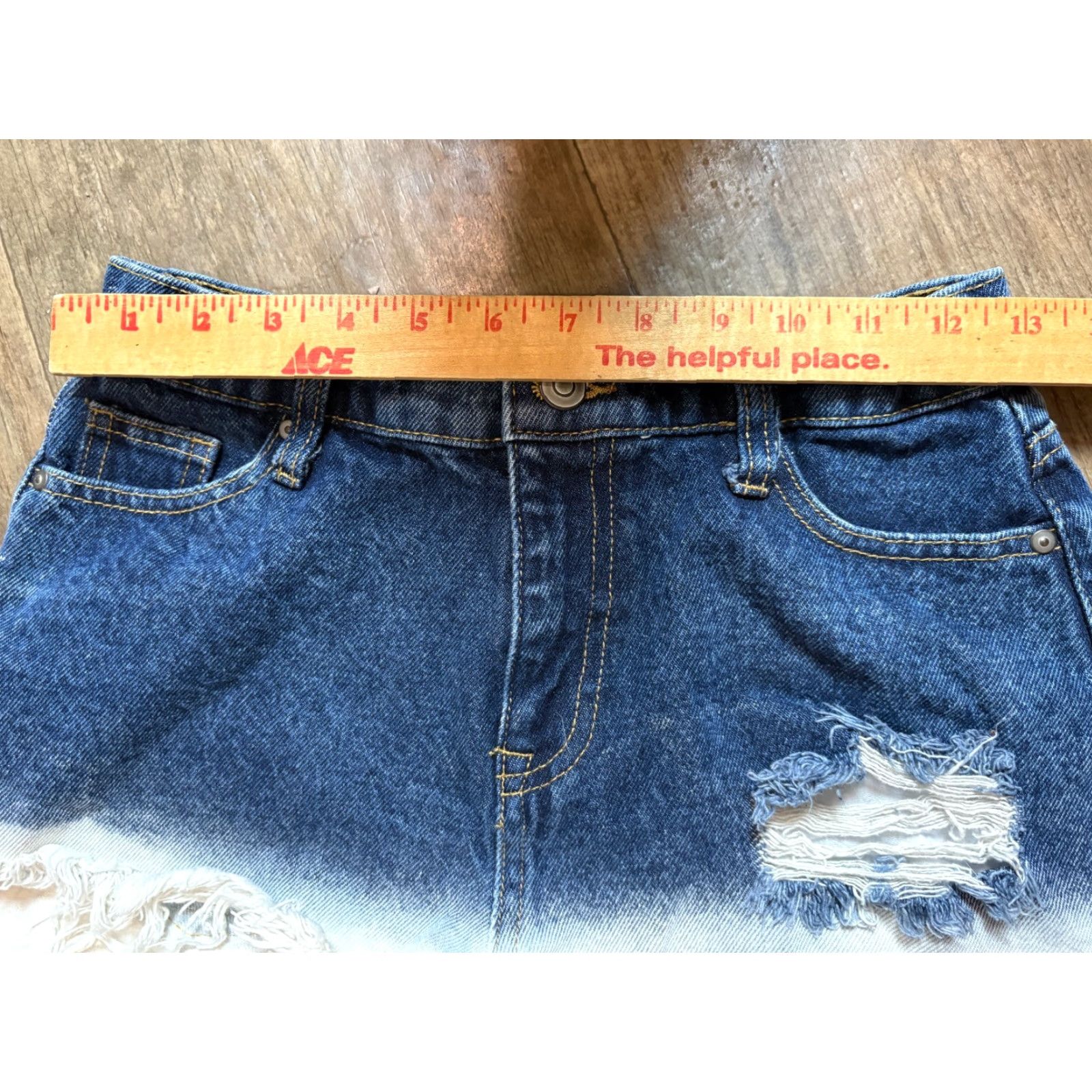 Vintage No Boundaries Denim Shorts Cut Off Womens Size 5 Bleached Bottom High Rise Blue Denim Short Hippie Casual Beach Walking Summer 90s? Size 27" / US 4 / IT 40 - 3 Thumbnail